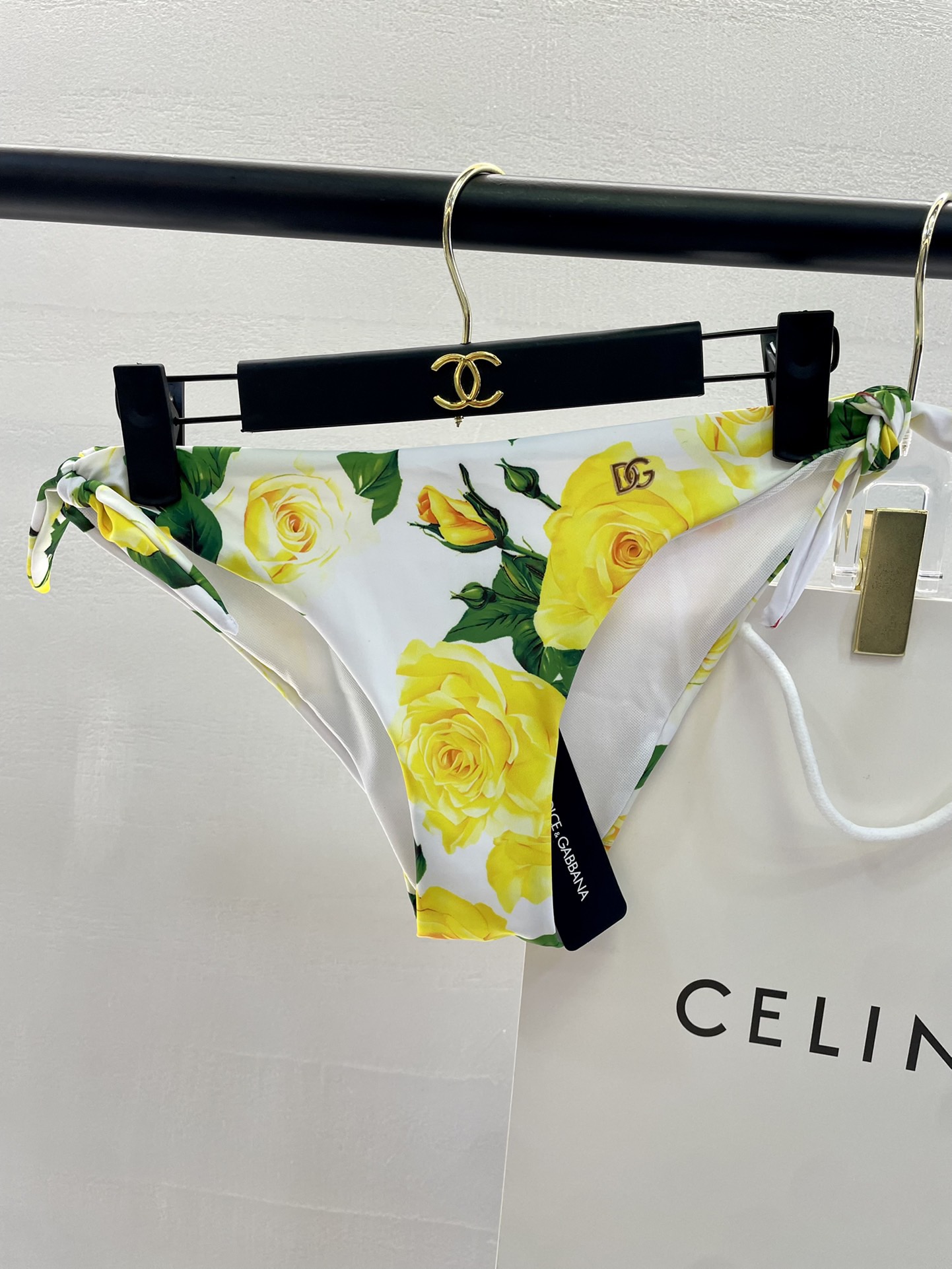 DG新款连体泳衣 字母印花 实物真的超级美😍😍适合多种场景的游泳衣🏊‍♀️海边 游泳池 温泉 水上乐园 