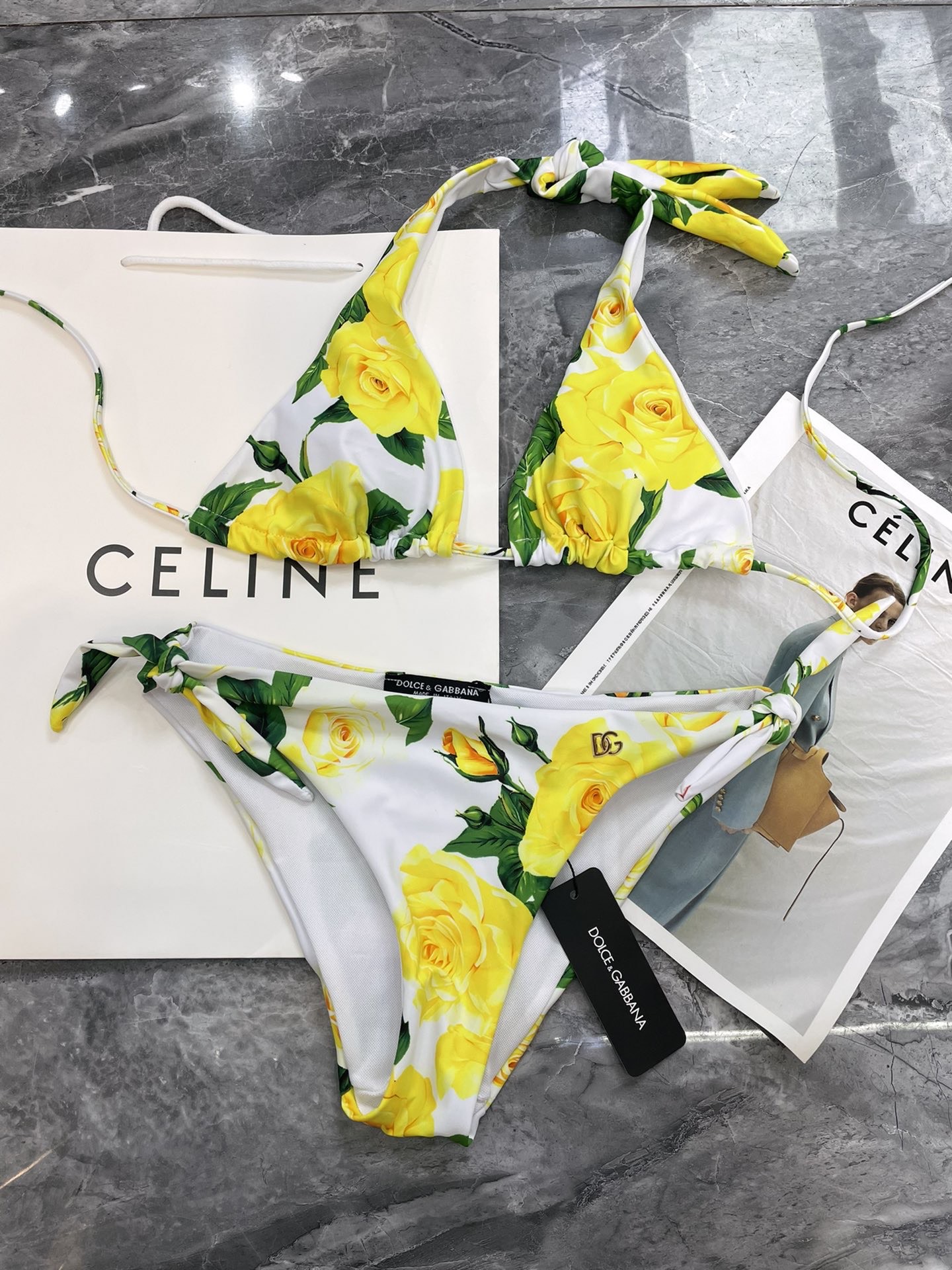 DG新款连体泳衣 字母印花 实物真的超级美😍😍适合多种场景的游泳衣🏊‍♀️海边 游泳池 温泉 水上乐园 