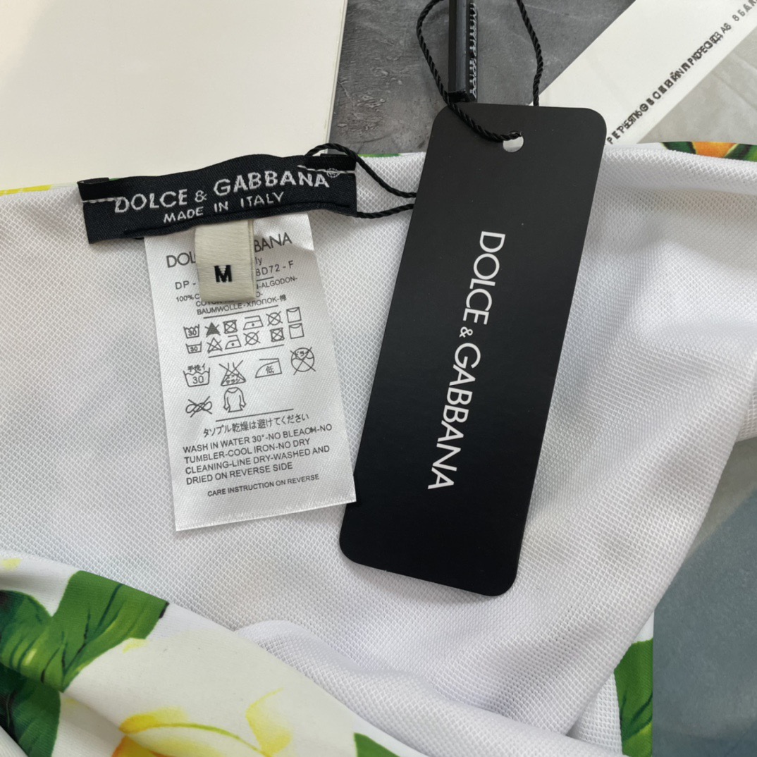 DG新款连体泳衣 字母印花 实物真的超级美😍😍适合多种场景的游泳衣🏊‍♀️海边 游泳池 温泉 水上乐园 