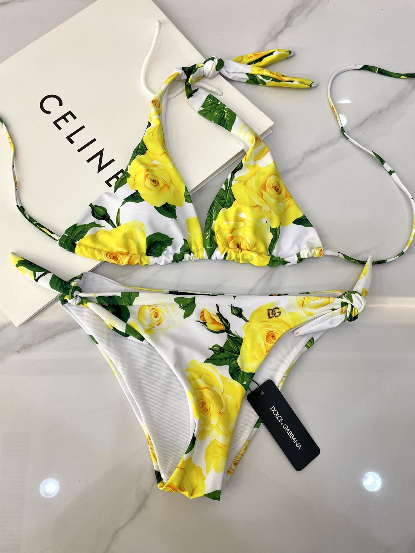 DG新款连体泳衣 字母印花 实物真的超级美😍😍适合多种场景的游泳衣🏊‍♀️海边 游泳池 温泉 水上乐园 