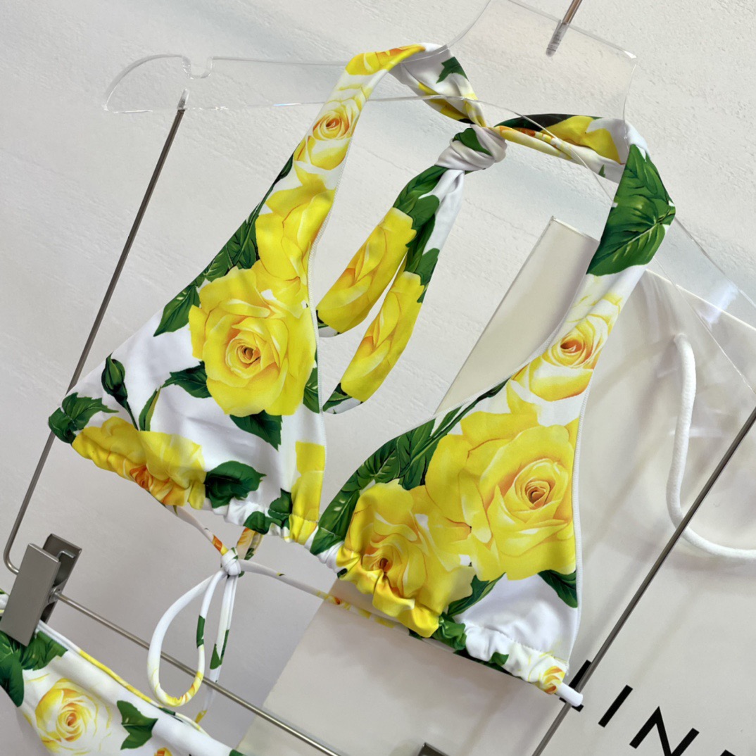 DG新款连体泳衣 字母印花 实物真的超级美😍😍适合多种场景的游泳衣🏊‍♀️海边 游泳池 温泉 水上乐园 