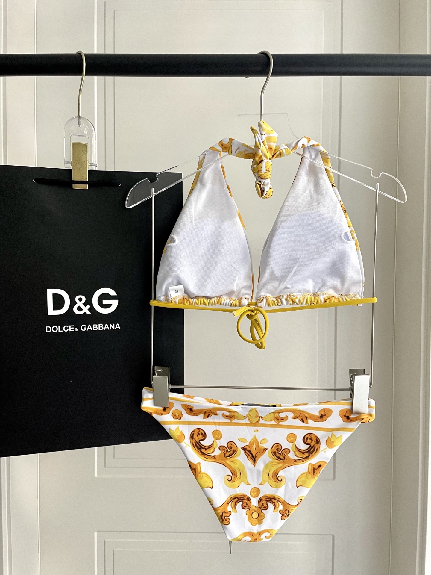 DG新款连体泳衣 字母印花 实物真的超级美😍😍适合多种场景的游泳衣🏊‍♀️海边 游泳池 温泉 水上乐园 