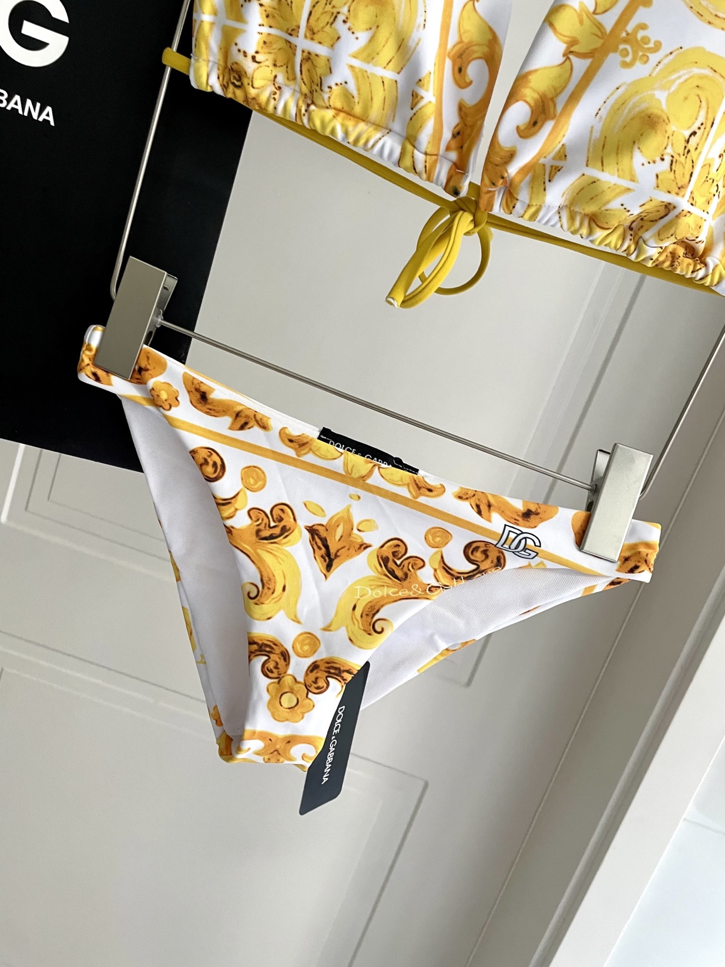 DG新款连体泳衣 字母印花 实物真的超级美😍😍适合多种场景的游泳衣🏊‍♀️海边 游泳池 温泉 水上乐园 