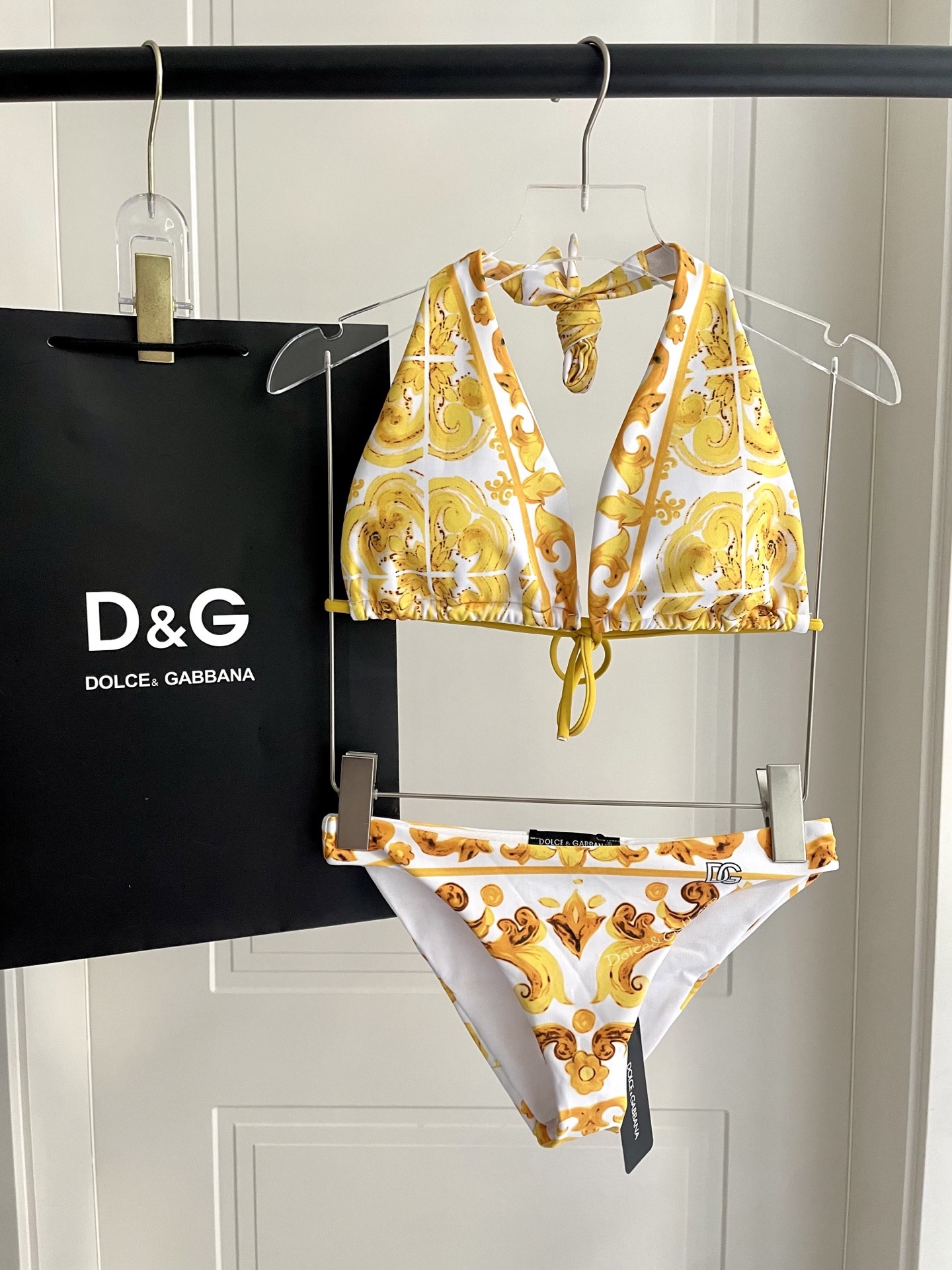 DG新款连体泳衣 字母印花 实物真的超级美😍😍适合多种场景的游泳衣🏊‍♀️海边 游泳池 温泉 水上乐园 