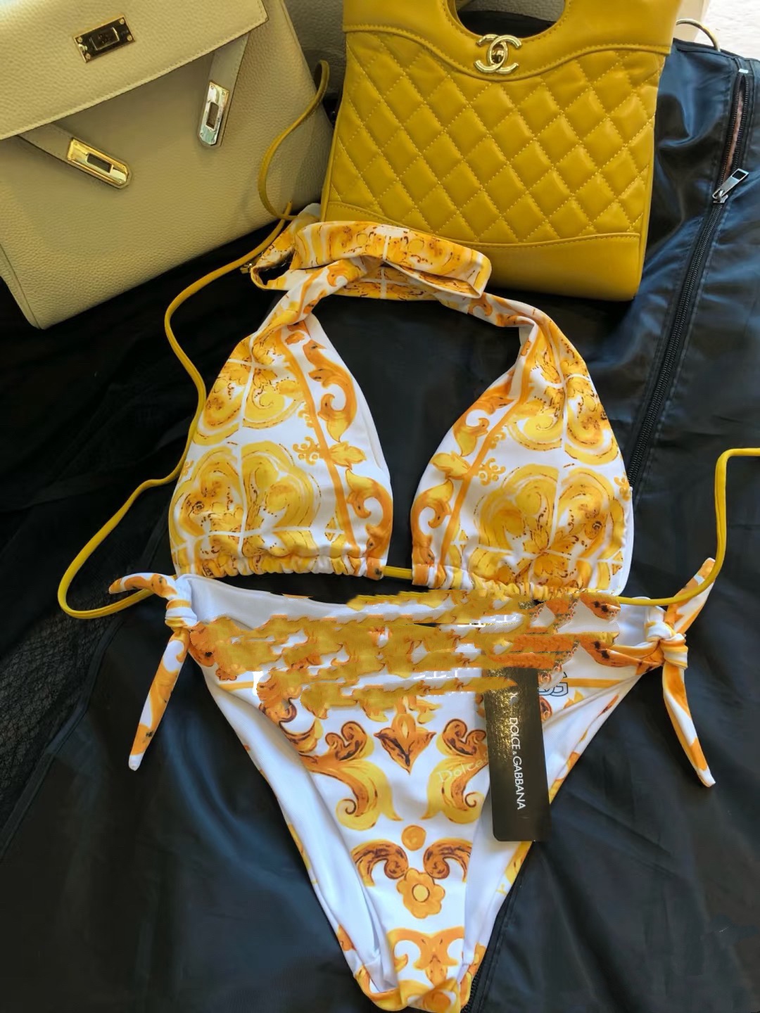 DG新款连体泳衣 字母印花 实物真的超级美😍😍适合多种场景的游泳衣🏊‍♀️海边 游泳池 温泉 水上乐园 