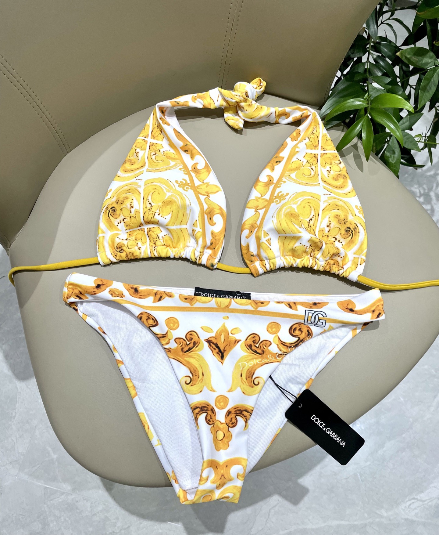 DG新款连体泳衣 字母印花 实物真的超级美😍😍适合多种场景的游泳衣🏊‍♀️海边 游泳池 温泉 水上乐园 