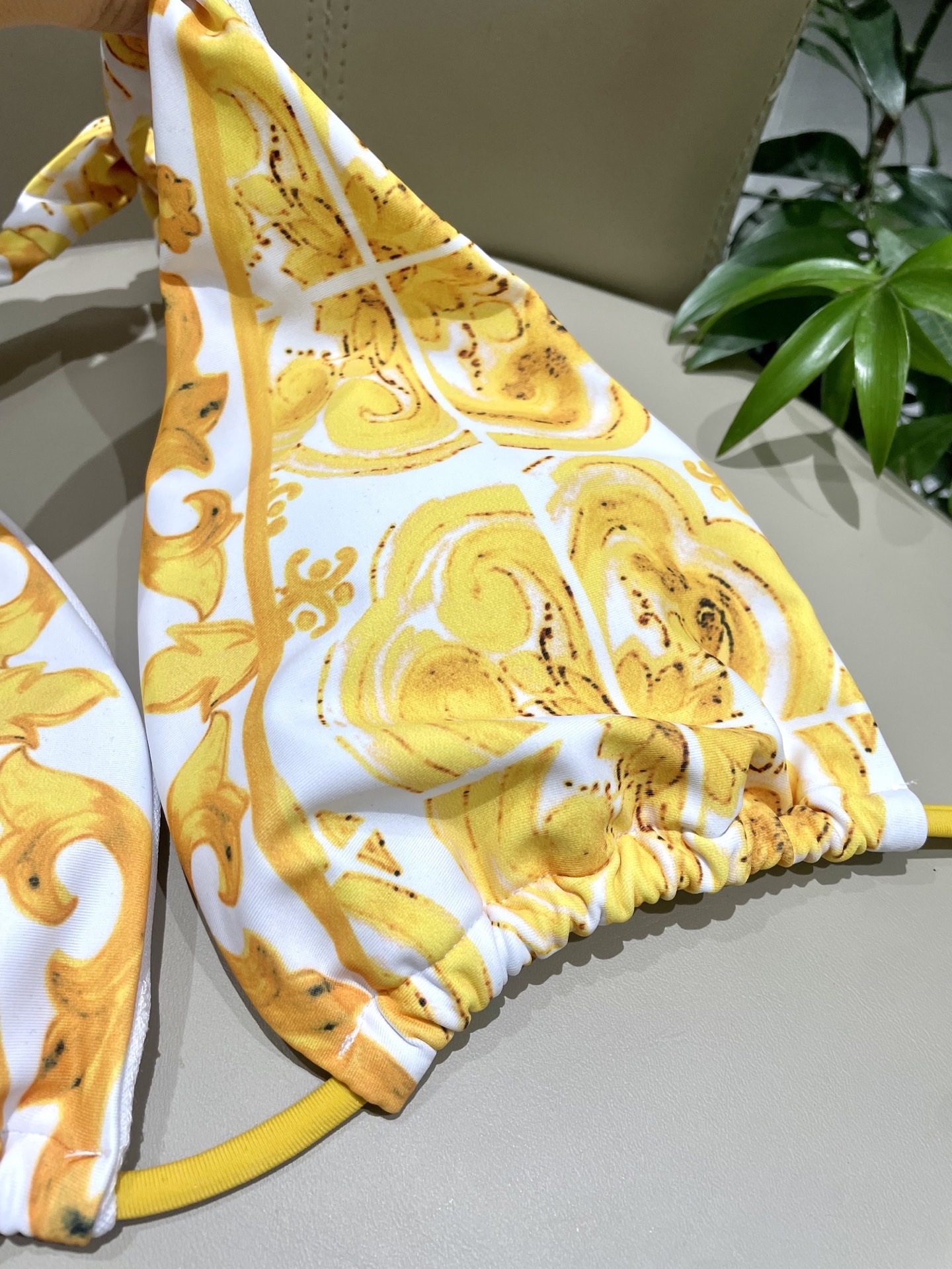 DG新款连体泳衣 字母印花 实物真的超级美😍😍适合多种场景的游泳衣🏊‍♀️海边 游泳池 温泉 水上乐园 