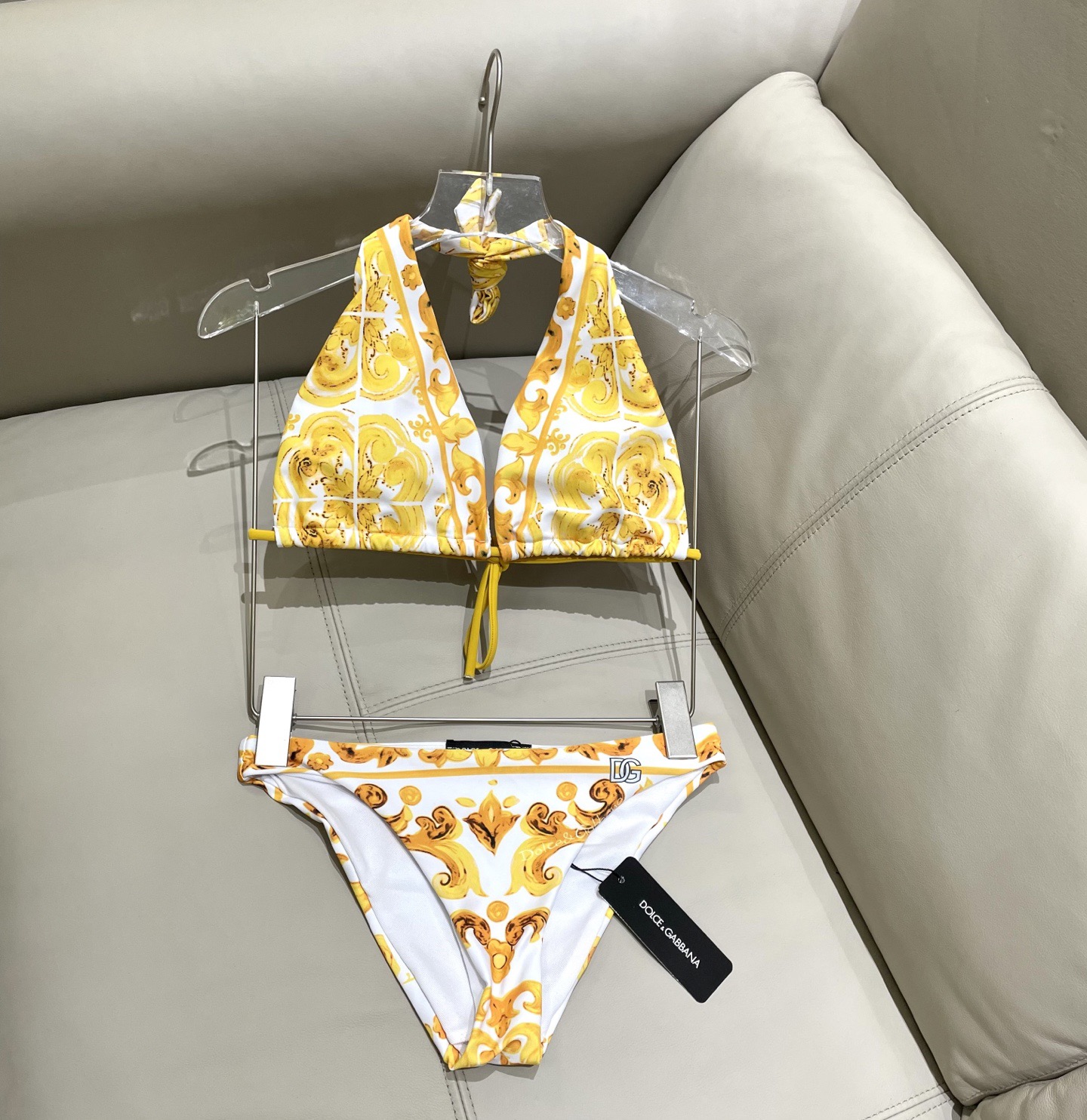 DG新款连体泳衣 字母印花 实物真的超级美😍😍适合多种场景的游泳衣🏊‍♀️海边 游泳池 温泉 水上乐园 