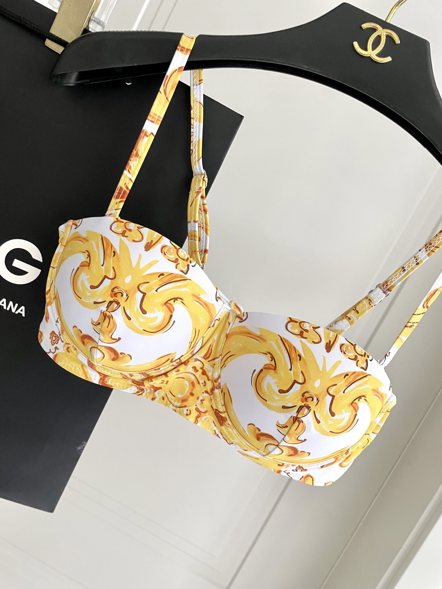 DG新款连体泳衣 字母印花 实物真的超级美😍😍适合多种场景的游泳衣🏊‍♀️海边 游泳池 温泉 水上乐园 