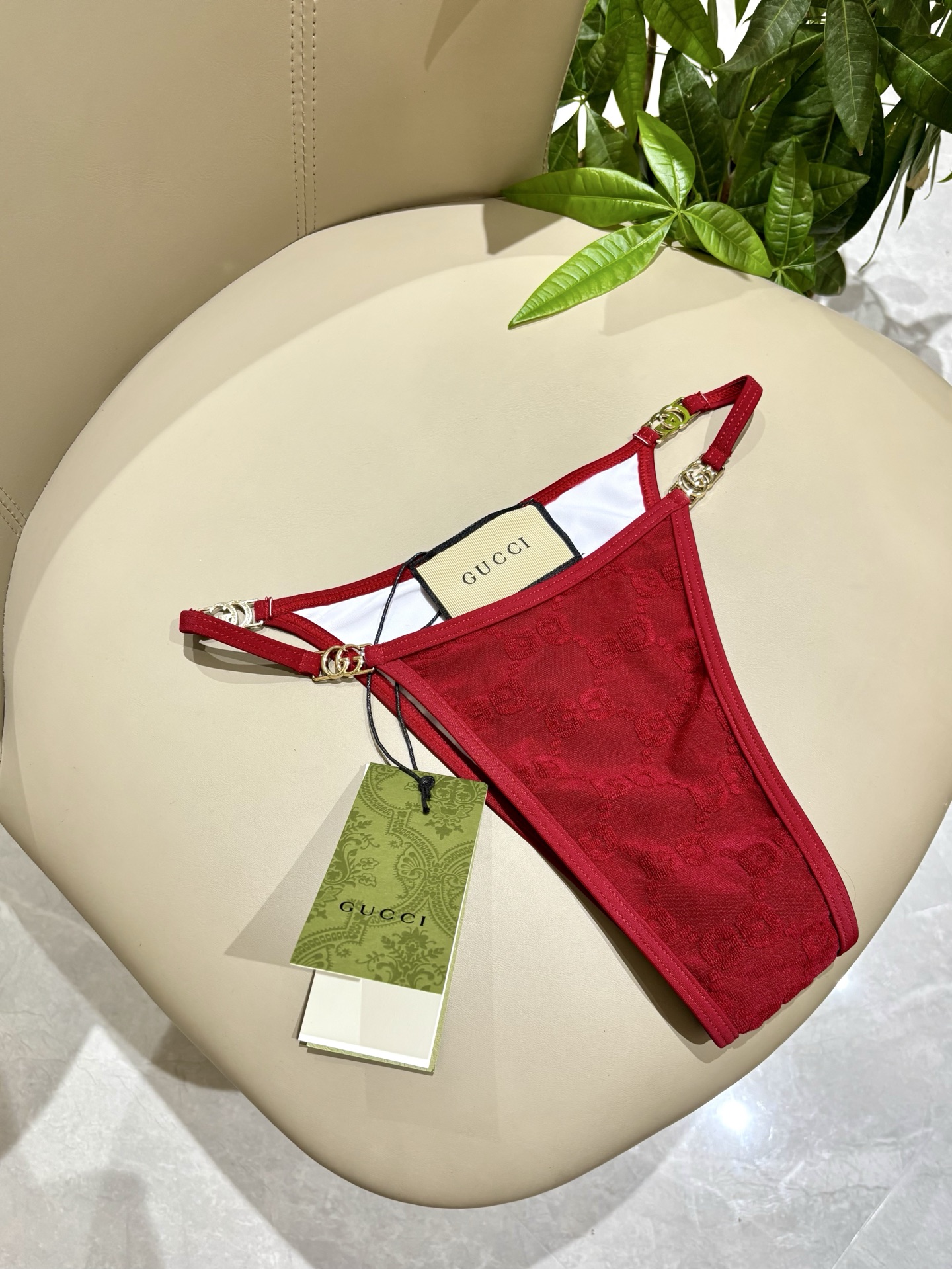 Gucci新款提花比基尼泳衣 实物真的超级美😍😍适合多种场景的游泳衣🏊‍♀️海边 游泳池 温泉 水上乐园