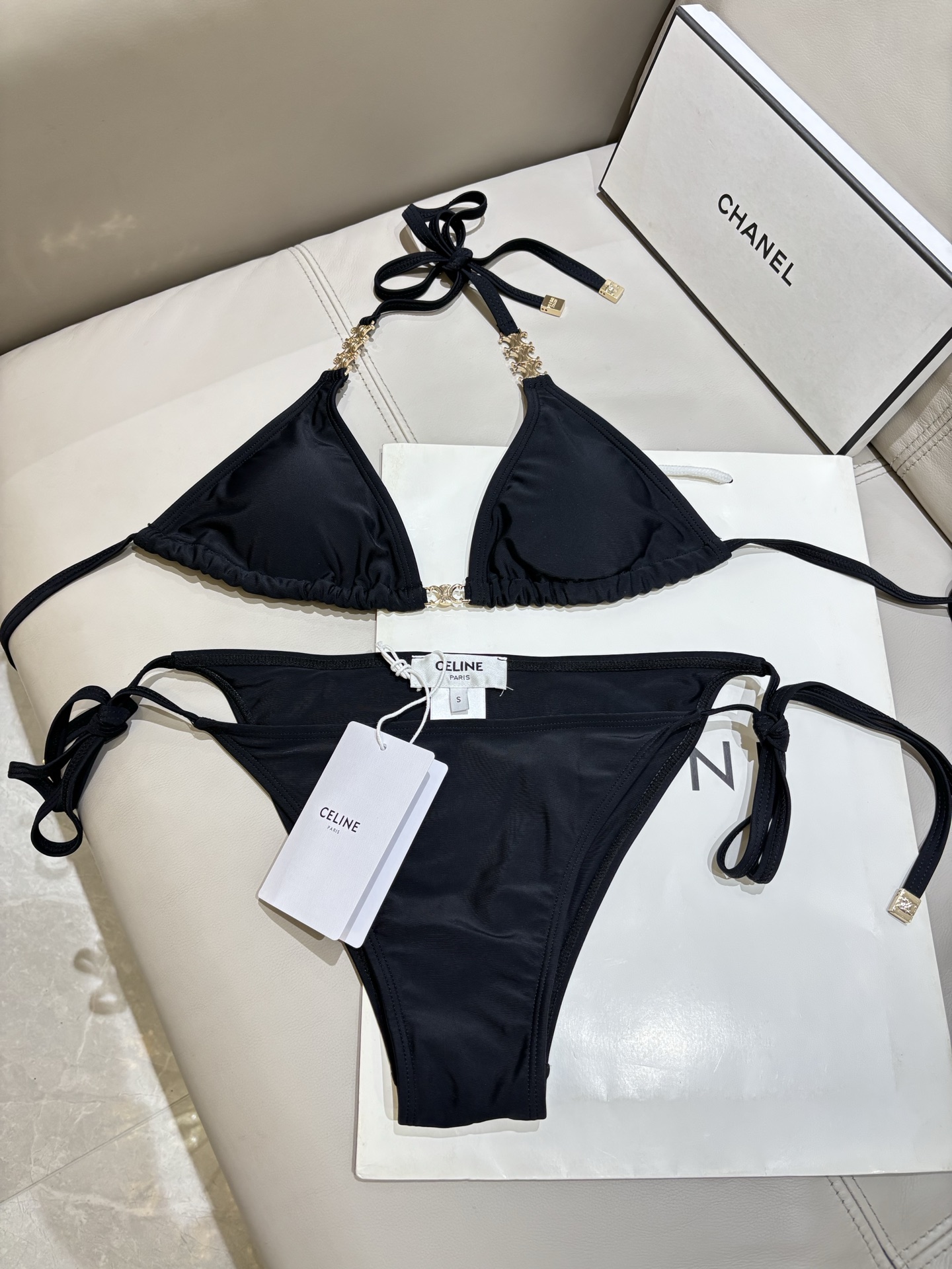 Celine新款比基尼泳衣 实物真的超级美😍😍适合多种场景的游泳衣🏊‍♀️海边 游泳池 温泉 水上乐园 