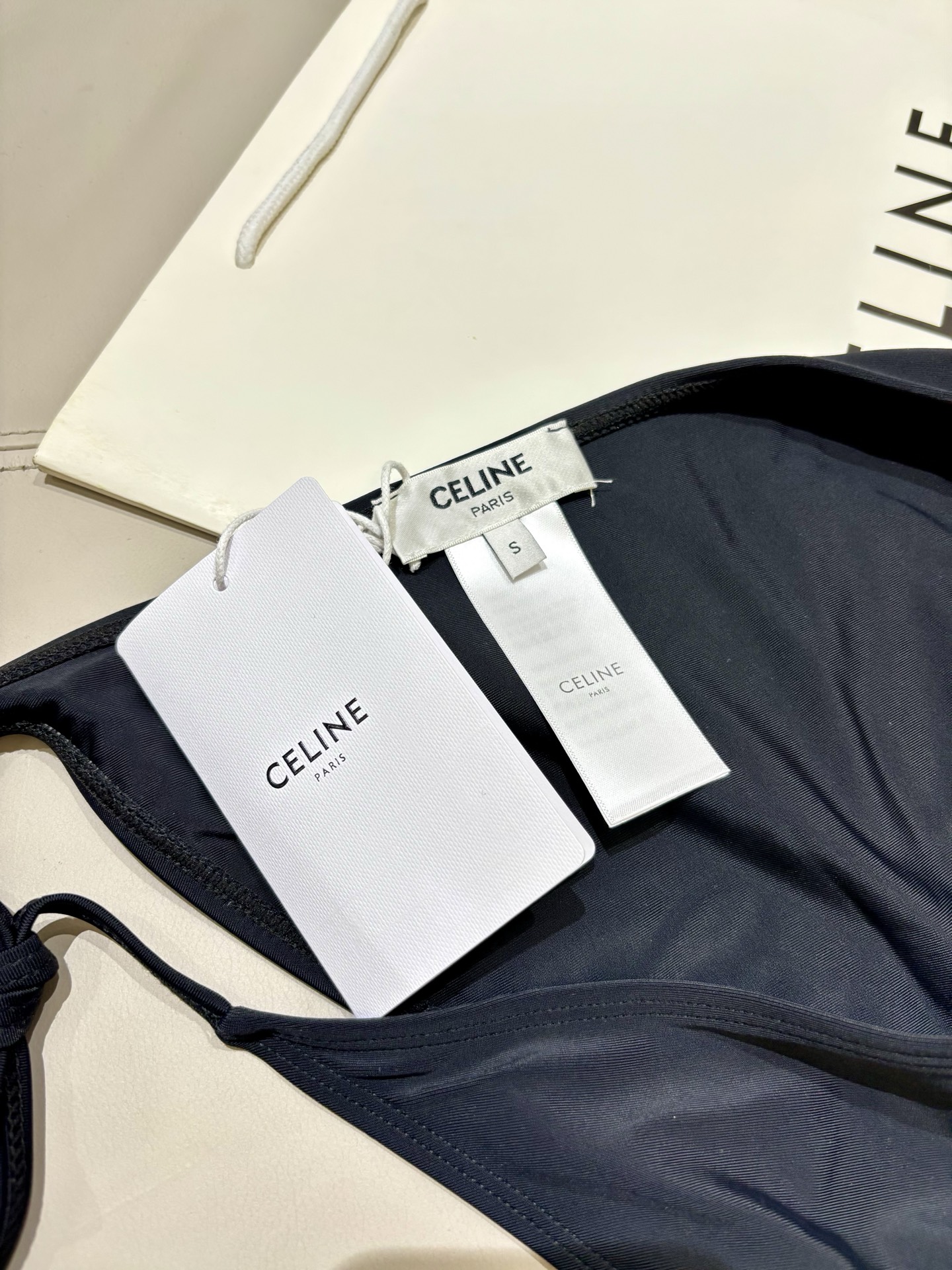 Celine新款比基尼泳衣 实物真的超级美😍😍适合多种场景的游泳衣🏊‍♀️海边 游泳池 温泉 水上乐园 