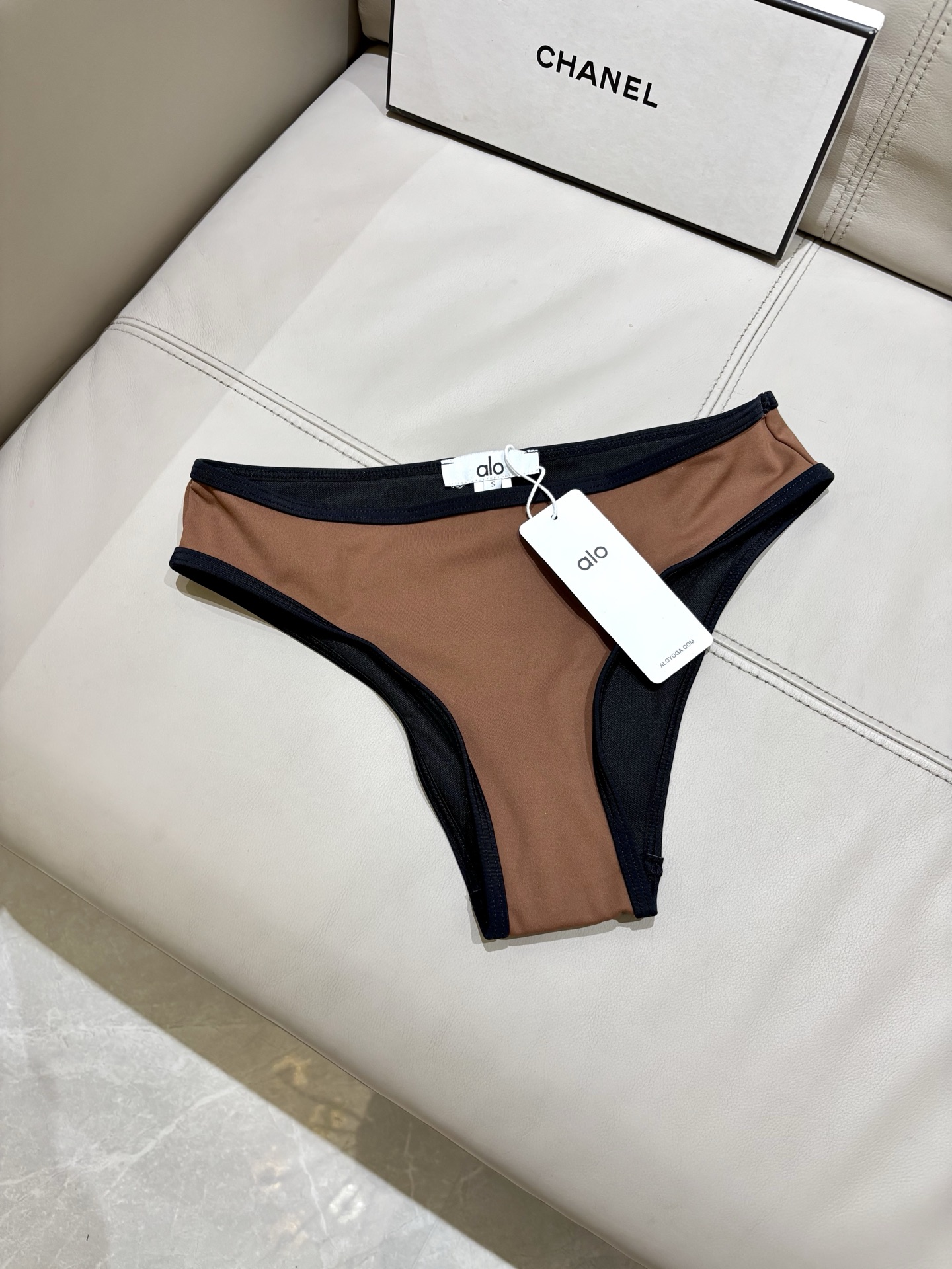 alo新款比基尼泳衣 实物真的超级美😍😍适合多种场景的游泳衣🏊‍♀️海边 游泳池 温泉 水上乐园 漂流都