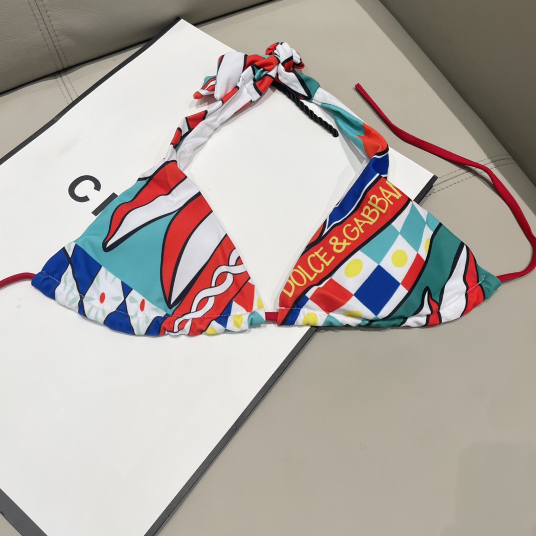 DG新款连体泳衣 字母印花 实物真的超级美😍😍适合多种场景的游泳衣🏊‍♀️海边 游泳池 温泉 水上乐园 