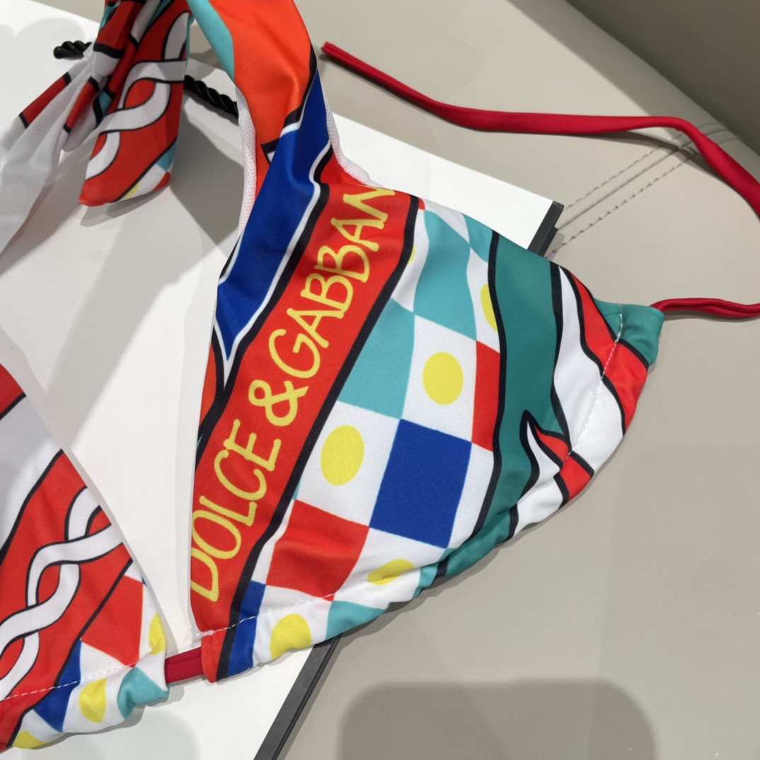 DG新款连体泳衣 字母印花 实物真的超级美😍😍适合多种场景的游泳衣🏊‍♀️海边 游泳池 温泉 水上乐园 