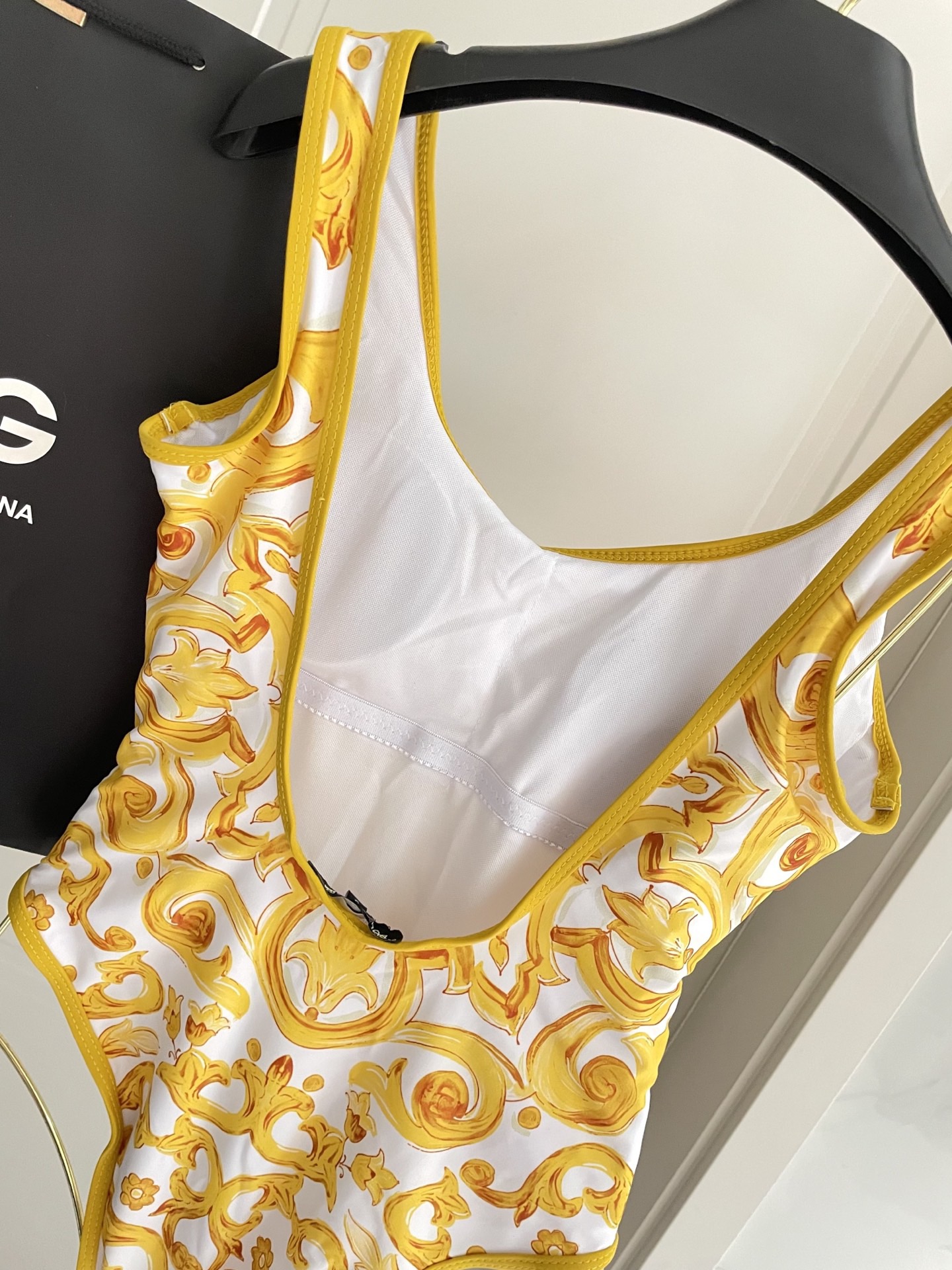 DG新款连体泳衣 字母印花 实物真的超级美😍😍适合多种场景的游泳衣🏊‍♀️海边 游泳池 温泉 水上乐园 