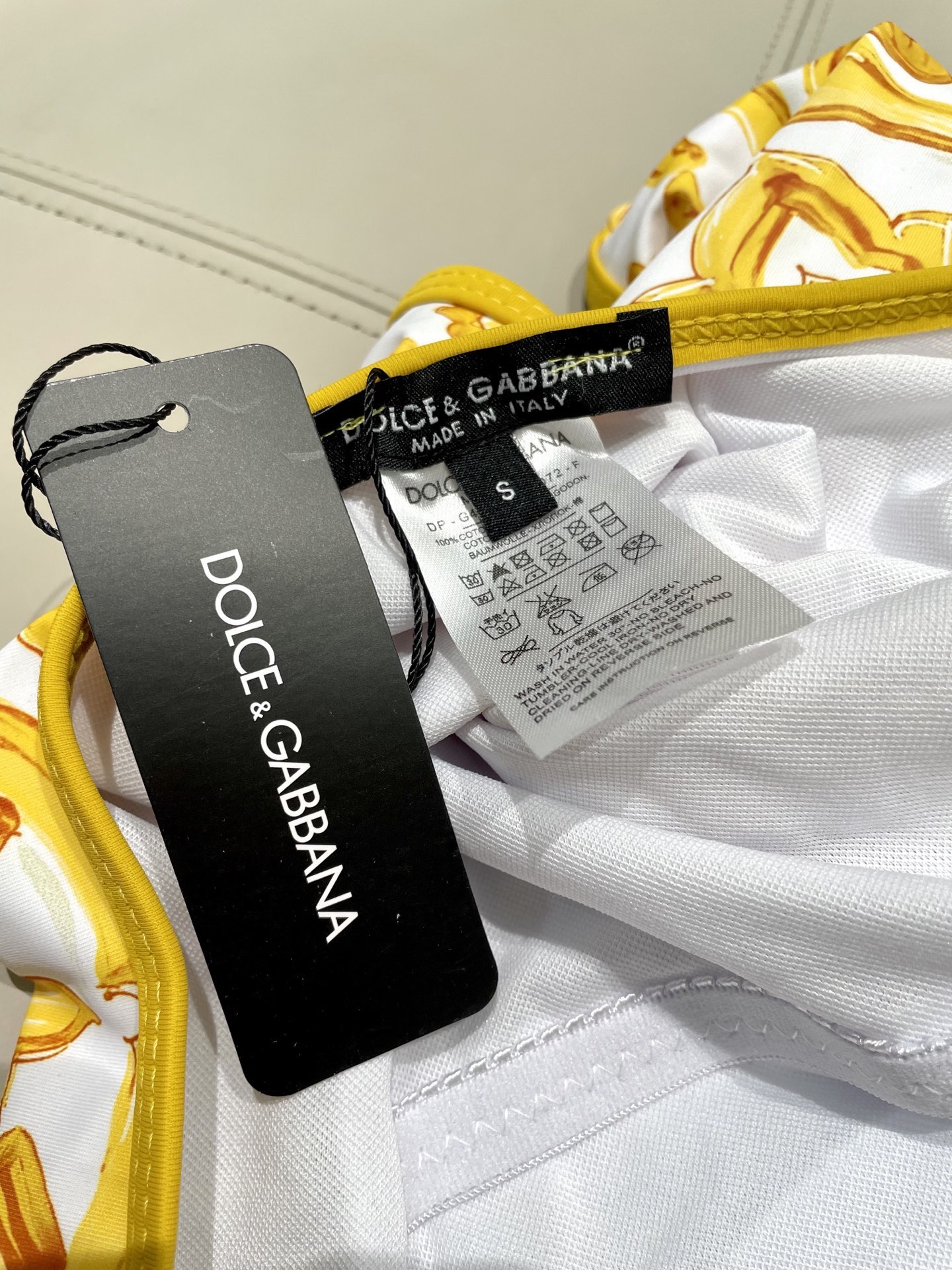 DG新款连体泳衣 字母印花 实物真的超级美😍😍适合多种场景的游泳衣🏊‍♀️海边 游泳池 温泉 水上乐园 