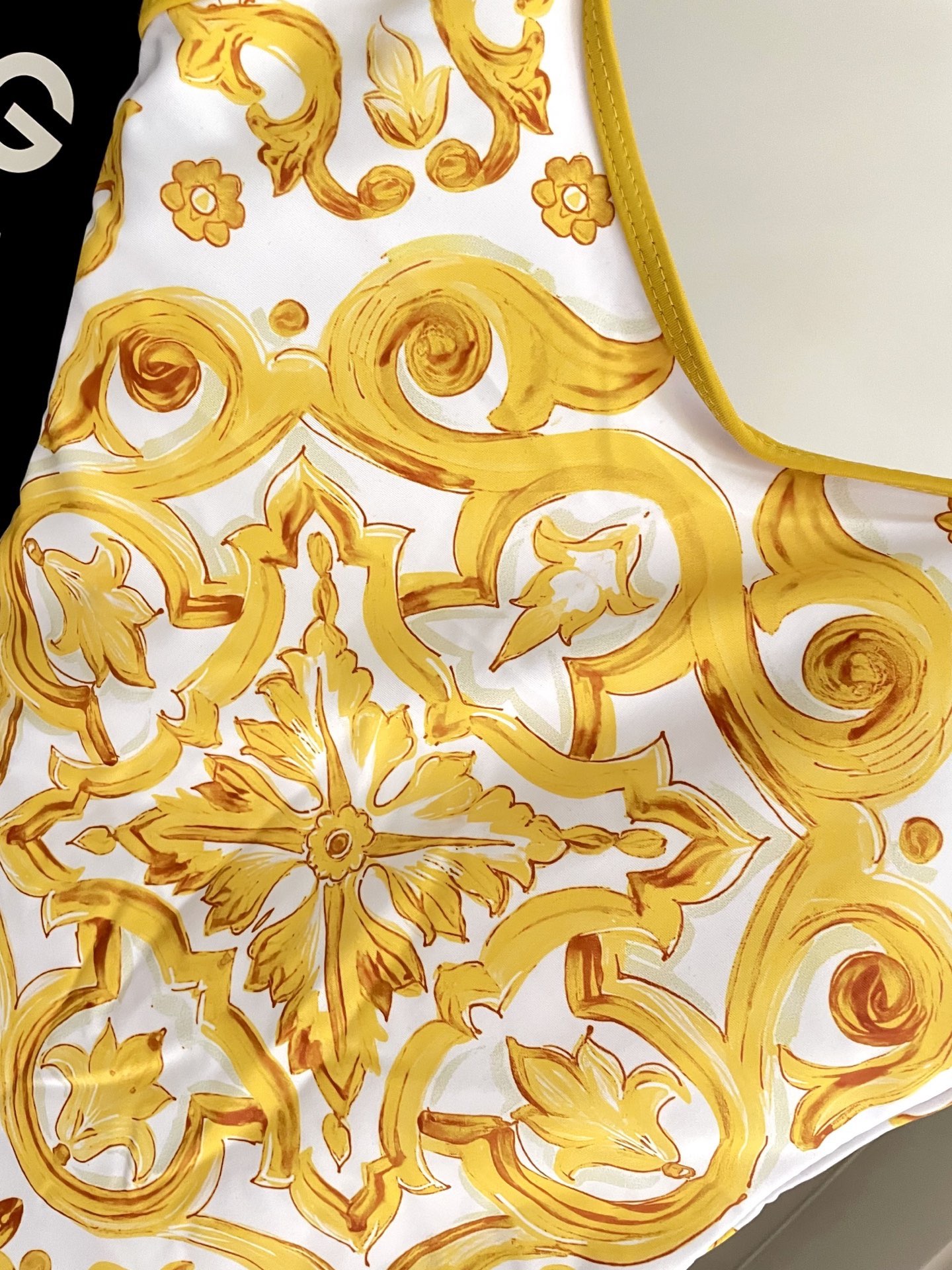 DG新款连体泳衣 字母印花 实物真的超级美😍😍适合多种场景的游泳衣🏊‍♀️海边 游泳池 温泉 水上乐园 