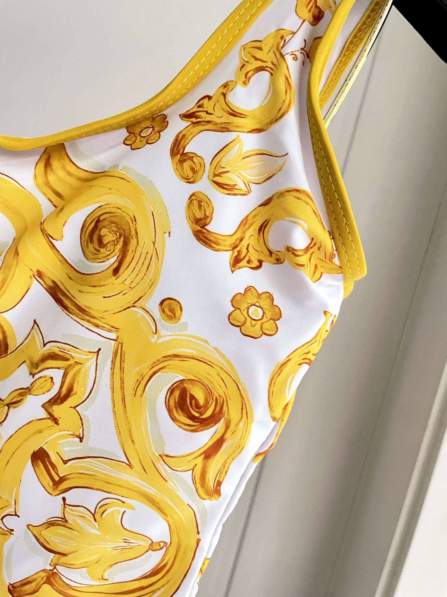 DG新款连体泳衣 字母印花 实物真的超级美😍😍适合多种场景的游泳衣🏊‍♀️海边 游泳池 温泉 水上乐园 