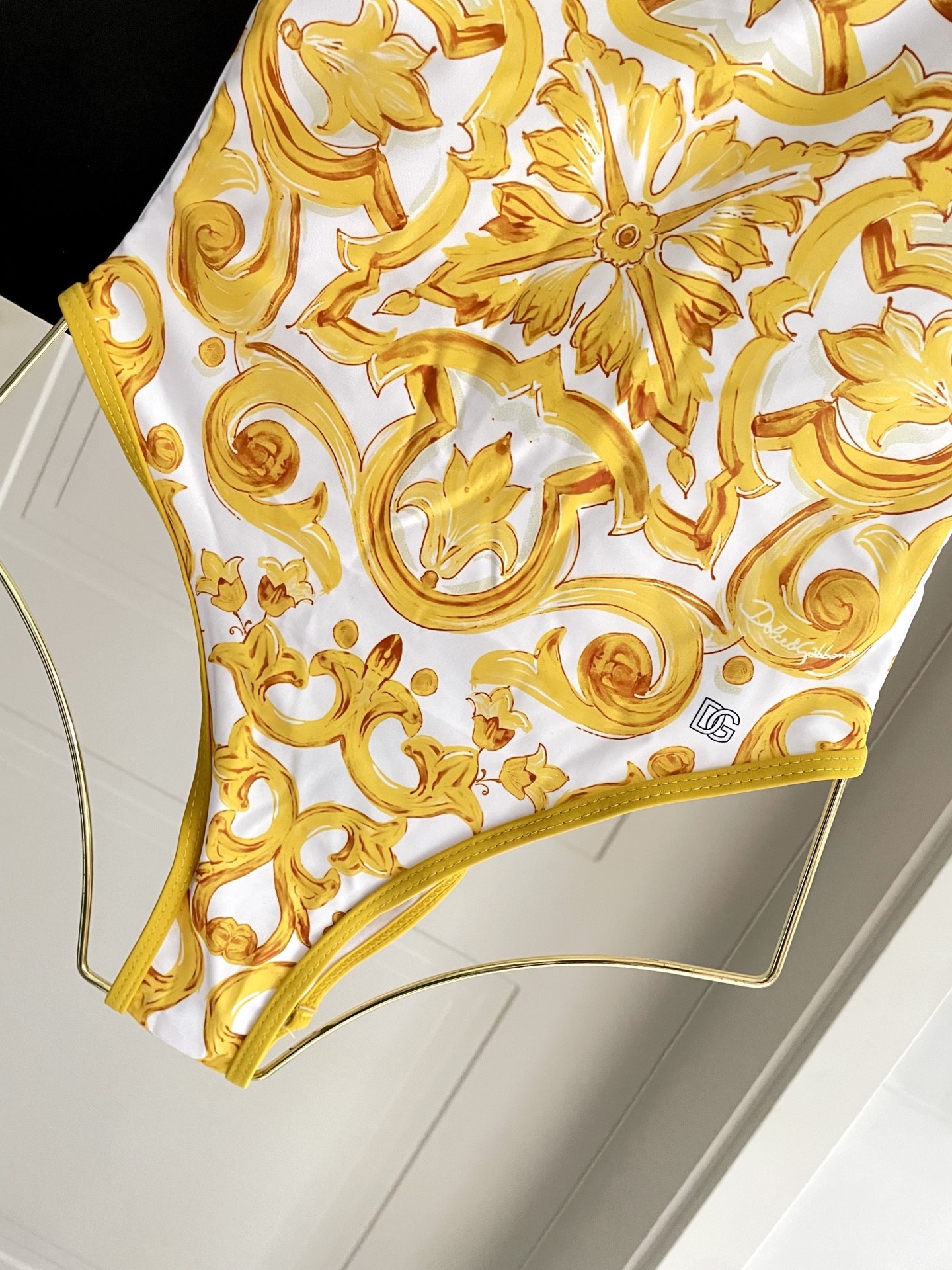 DG新款连体泳衣 字母印花 实物真的超级美😍😍适合多种场景的游泳衣🏊‍♀️海边 游泳池 温泉 水上乐园 