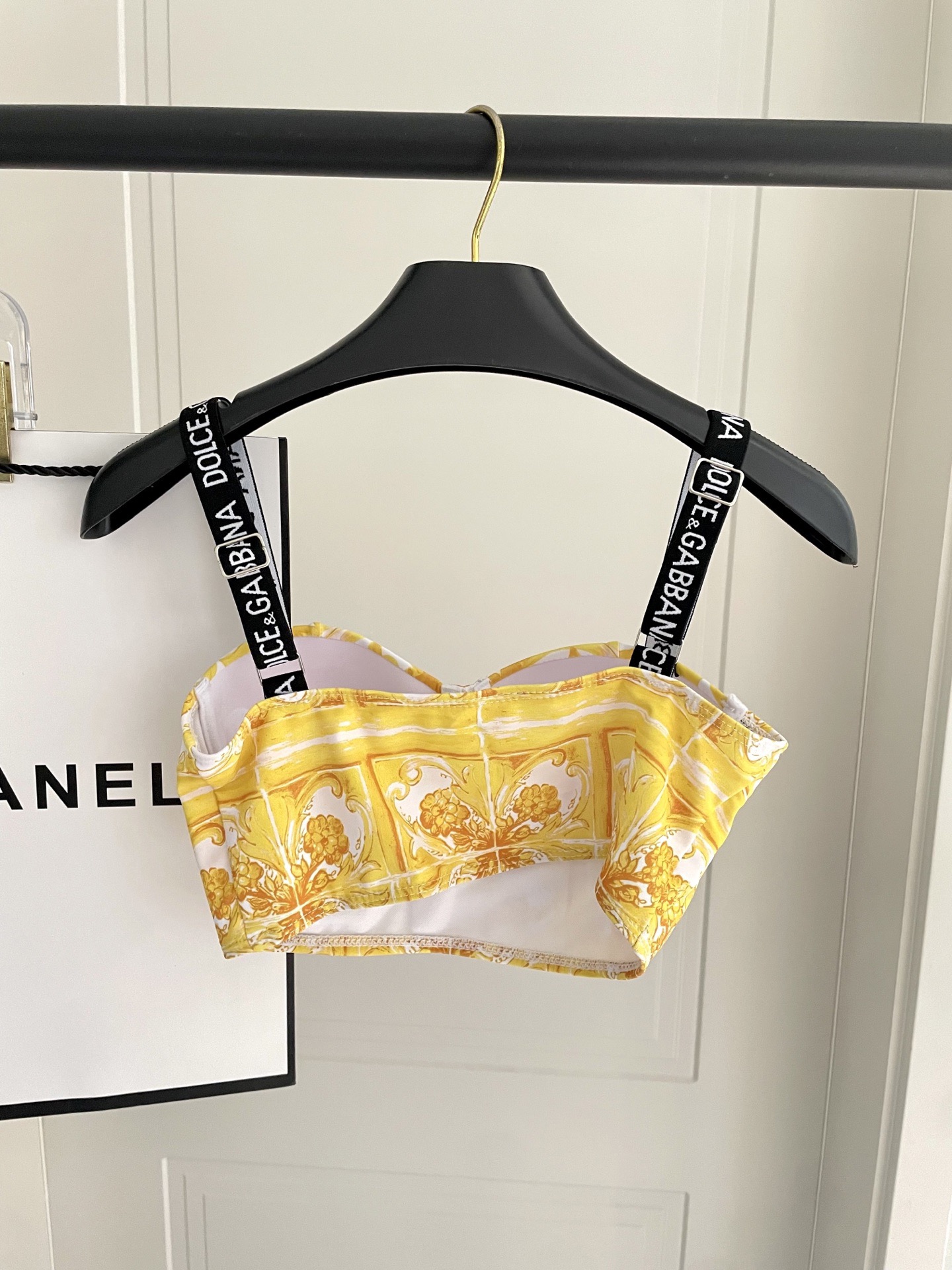 DG新款连体泳衣 字母印花 实物真的超级美😍😍适合多种场景的游泳衣🏊‍♀️海边 游泳池 温泉 水上乐园 