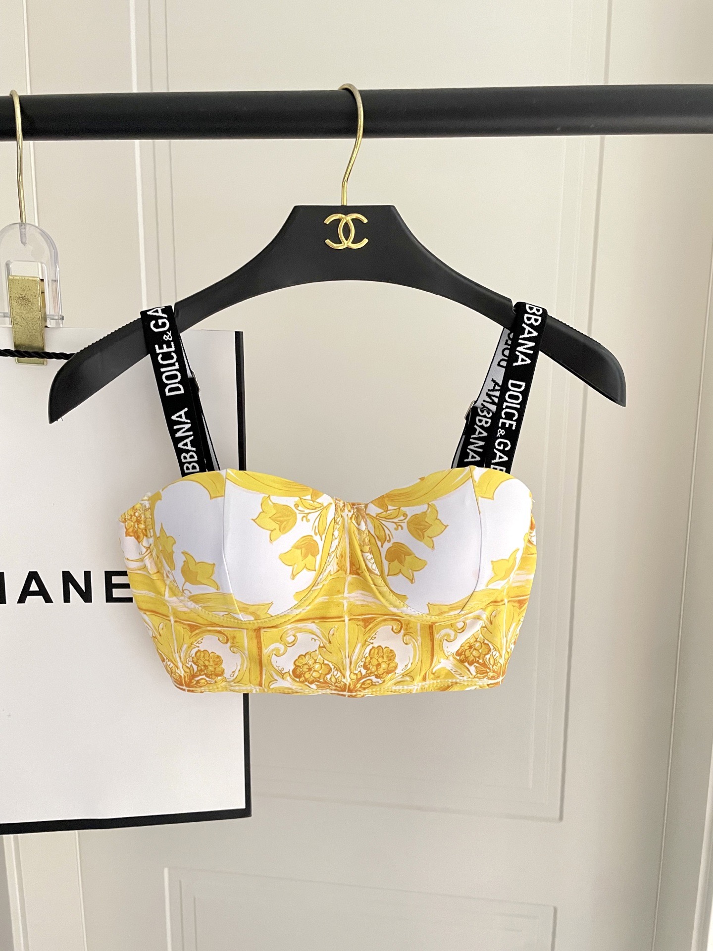 DG新款连体泳衣 字母印花 实物真的超级美😍😍适合多种场景的游泳衣🏊‍♀️海边 游泳池 温泉 水上乐园 