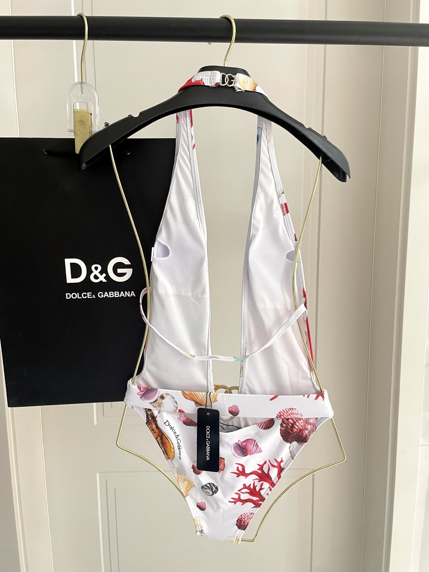 DG新款连体泳衣 字母印花 实物真的超级美😍😍适合多种场景的游泳衣🏊‍♀️海边 游泳池 温泉 水上乐园 