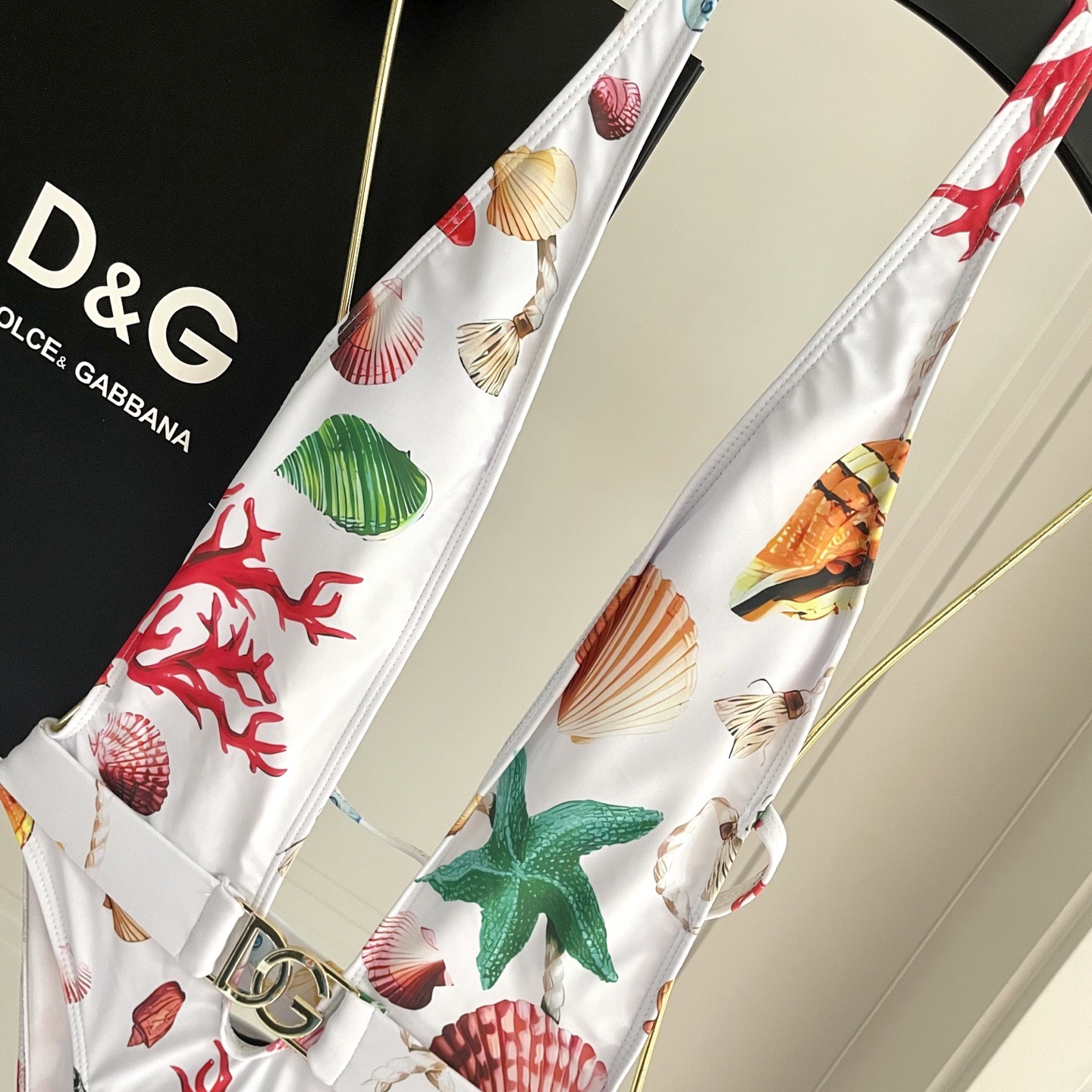 DG新款连体泳衣 字母印花 实物真的超级美😍😍适合多种场景的游泳衣🏊‍♀️海边 游泳池 温泉 水上乐园 