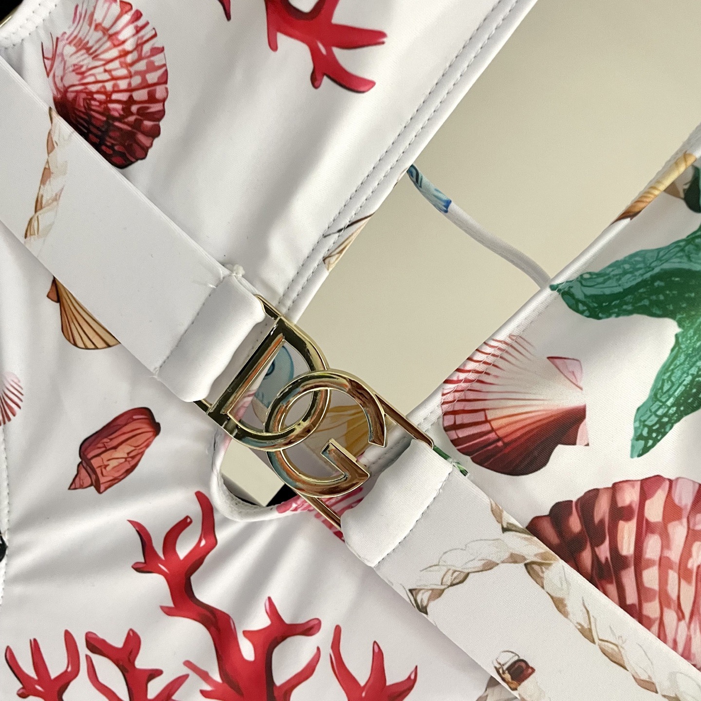 DG新款连体泳衣 字母印花 实物真的超级美😍😍适合多种场景的游泳衣🏊‍♀️海边 游泳池 温泉 水上乐园 