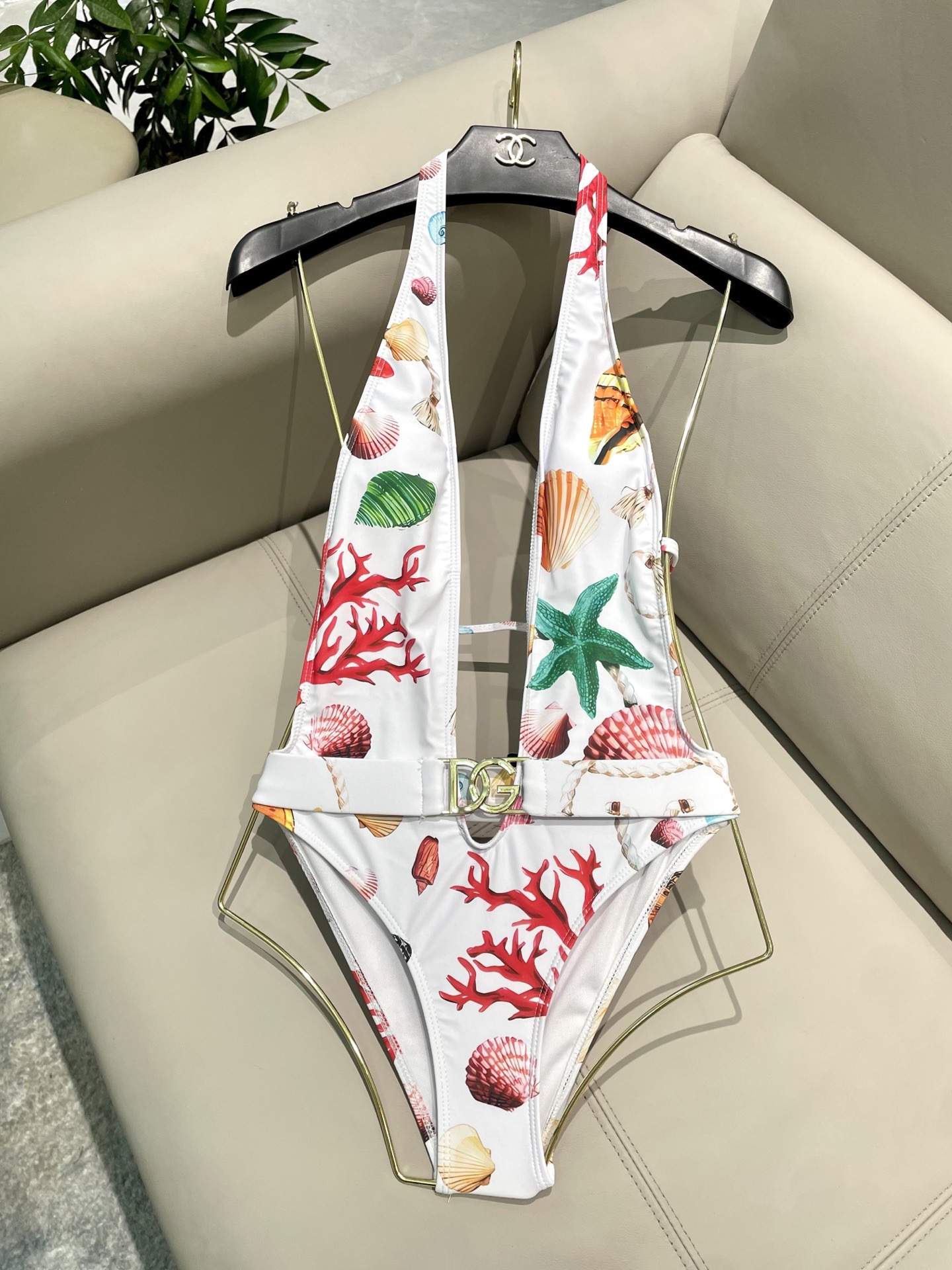 DG新款连体泳衣 字母印花 实物真的超级美😍😍适合多种场景的游泳衣🏊‍♀️海边 游泳池 温泉 水上乐园 