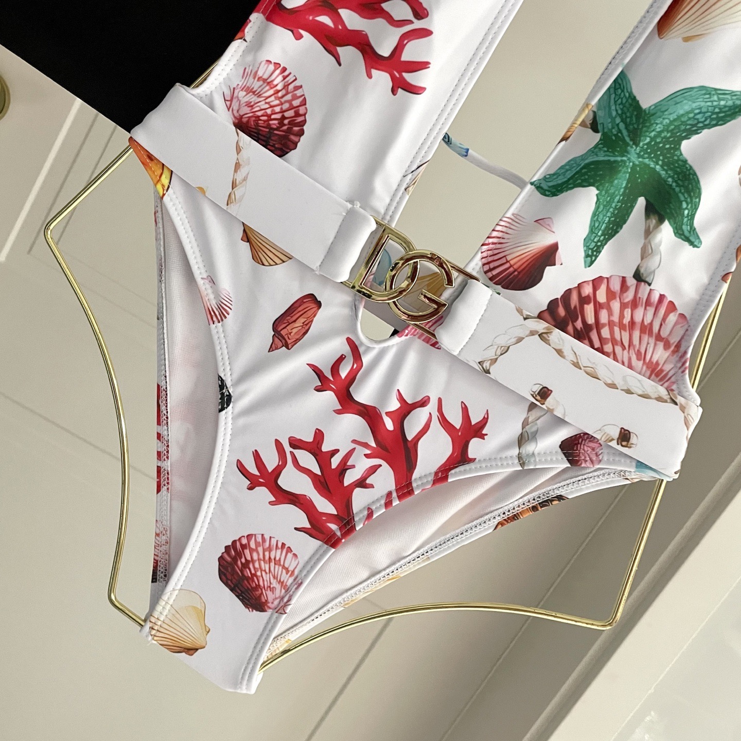 DG新款连体泳衣 字母印花 实物真的超级美😍😍适合多种场景的游泳衣🏊‍♀️海边 游泳池 温泉 水上乐园 