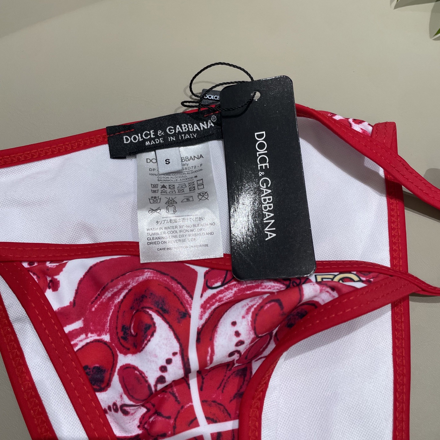 DG新款比基尼泳衣 字母印花 实物真的超级美😍😍适合多种场景的游泳衣🏊‍♀️海边 游泳池 温泉 水上乐园