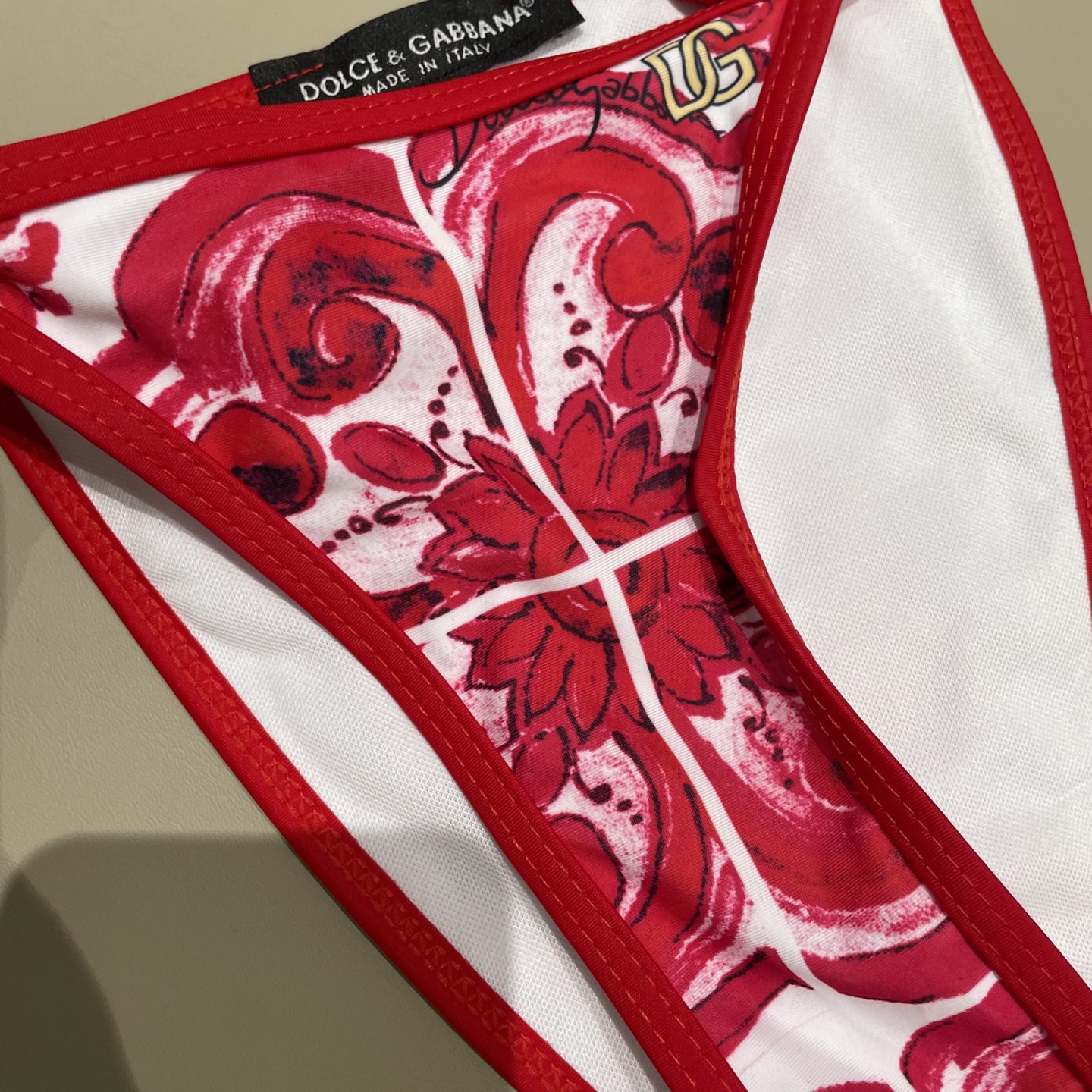 DG新款比基尼泳衣 字母印花 实物真的超级美😍😍适合多种场景的游泳衣🏊‍♀️海边 游泳池 温泉 水上乐园