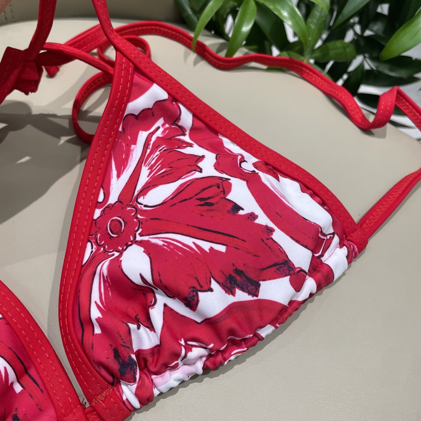 DG新款比基尼泳衣 字母印花 实物真的超级美😍😍适合多种场景的游泳衣🏊‍♀️海边 游泳池 温泉 水上乐园