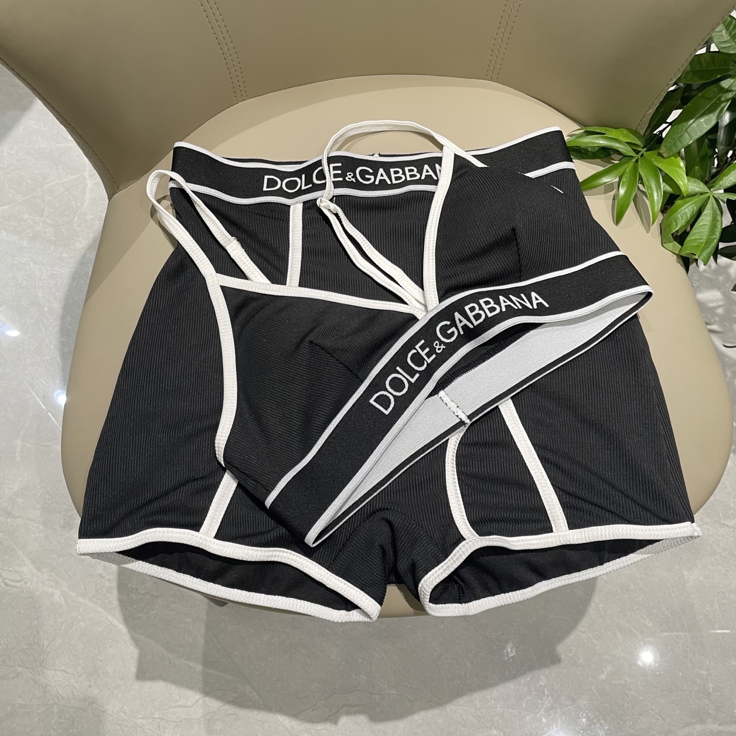 DG新款分体针织游泳衣😍🥰适合多种场景的游泳衣🏊‍♀️海边 游泳池 温泉 水上乐园 漂流都可以😌内搭也完