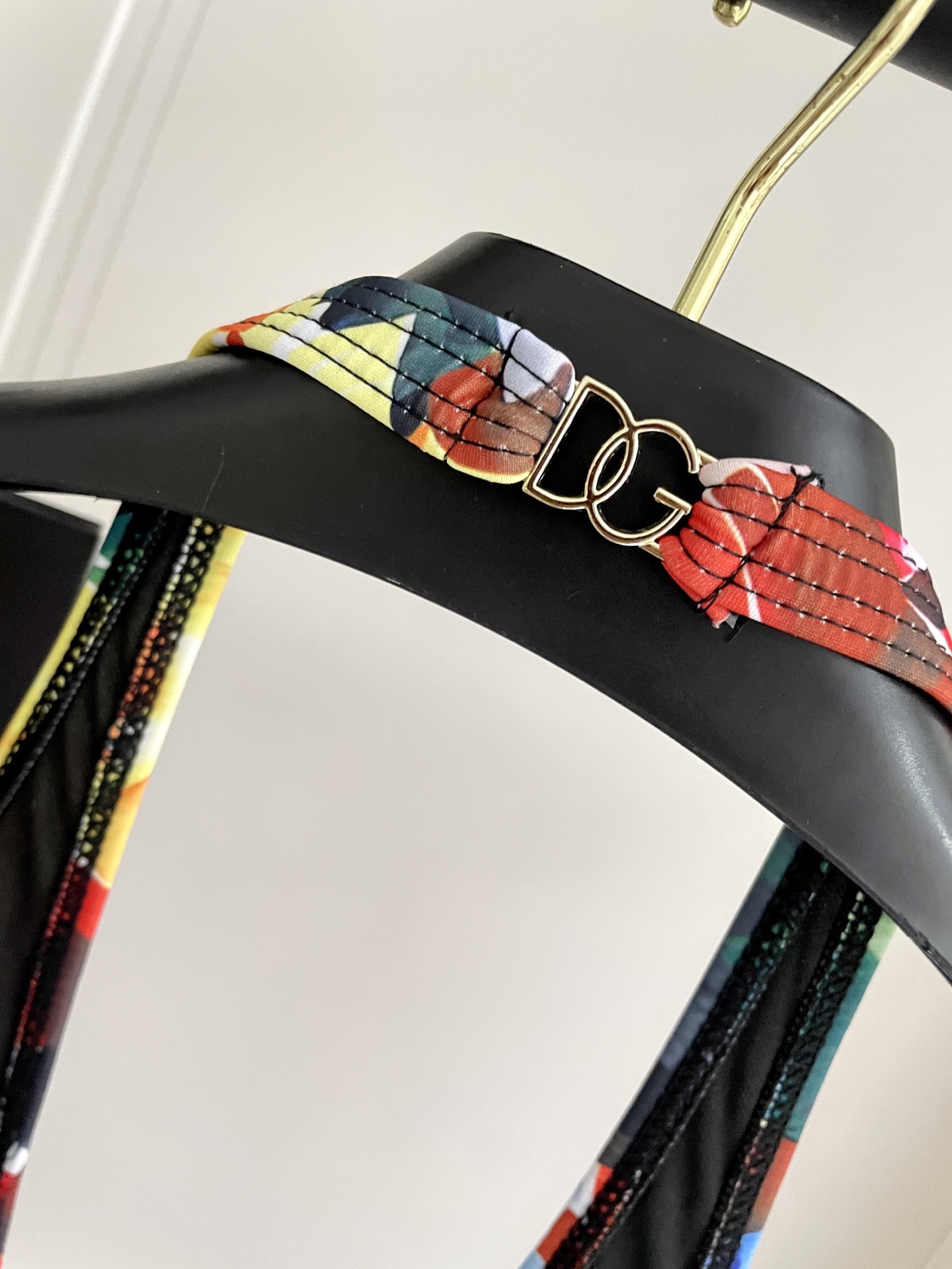 DG新款连体泳衣 字母印花 实物真的超级美😍😍适合多种场景的游泳衣🏊‍♀️海边 游泳池 温泉 水上乐园 