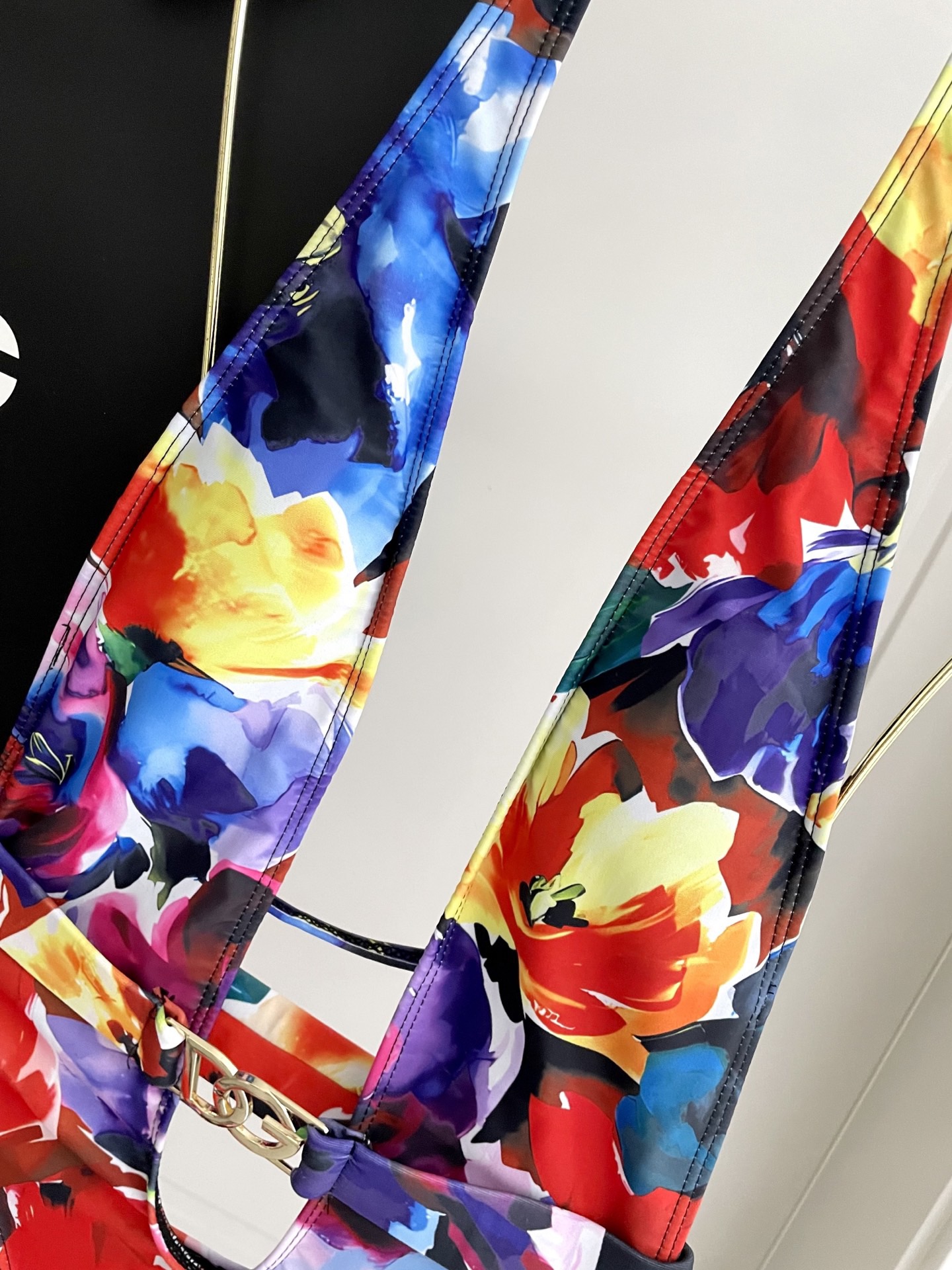 DG新款连体泳衣 字母印花 实物真的超级美😍😍适合多种场景的游泳衣🏊‍♀️海边 游泳池 温泉 水上乐园 