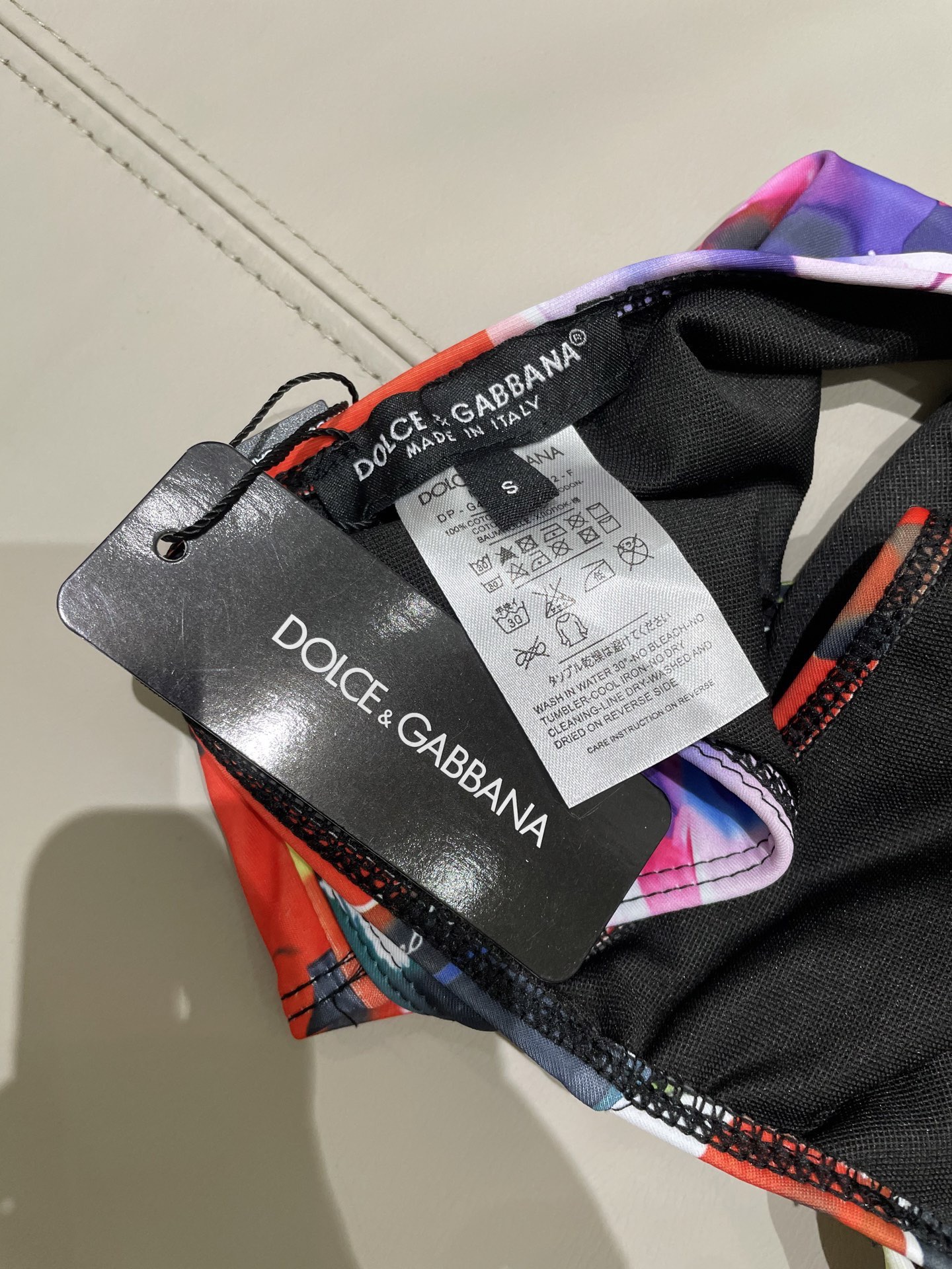 DG新款连体泳衣 字母印花 实物真的超级美😍😍适合多种场景的游泳衣🏊‍♀️海边 游泳池 温泉 水上乐园 