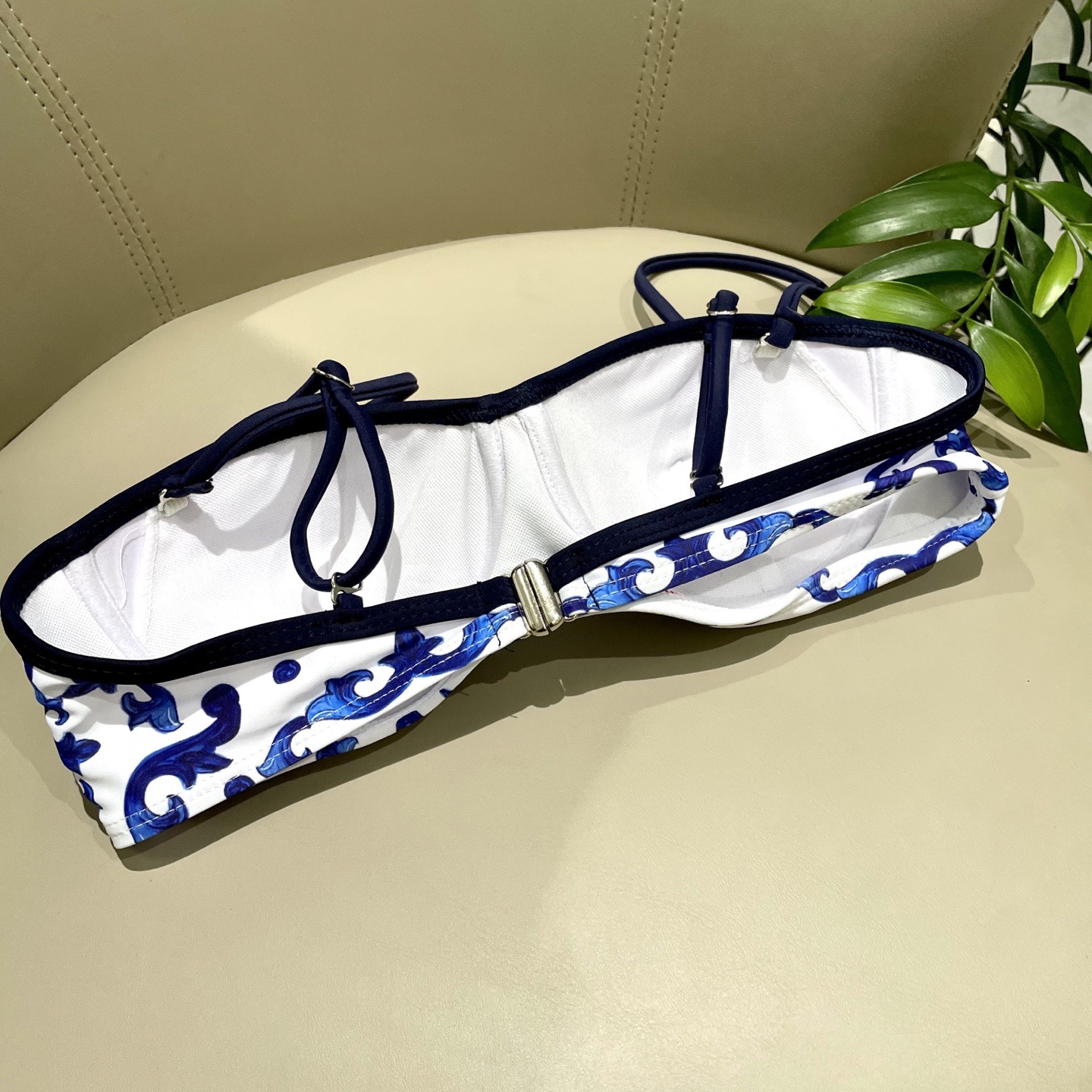 DG新款连体泳衣 字母印花 实物真的超级美😍😍适合多种场景的游泳衣🏊‍♀️海边 游泳池 温泉 水上乐园 