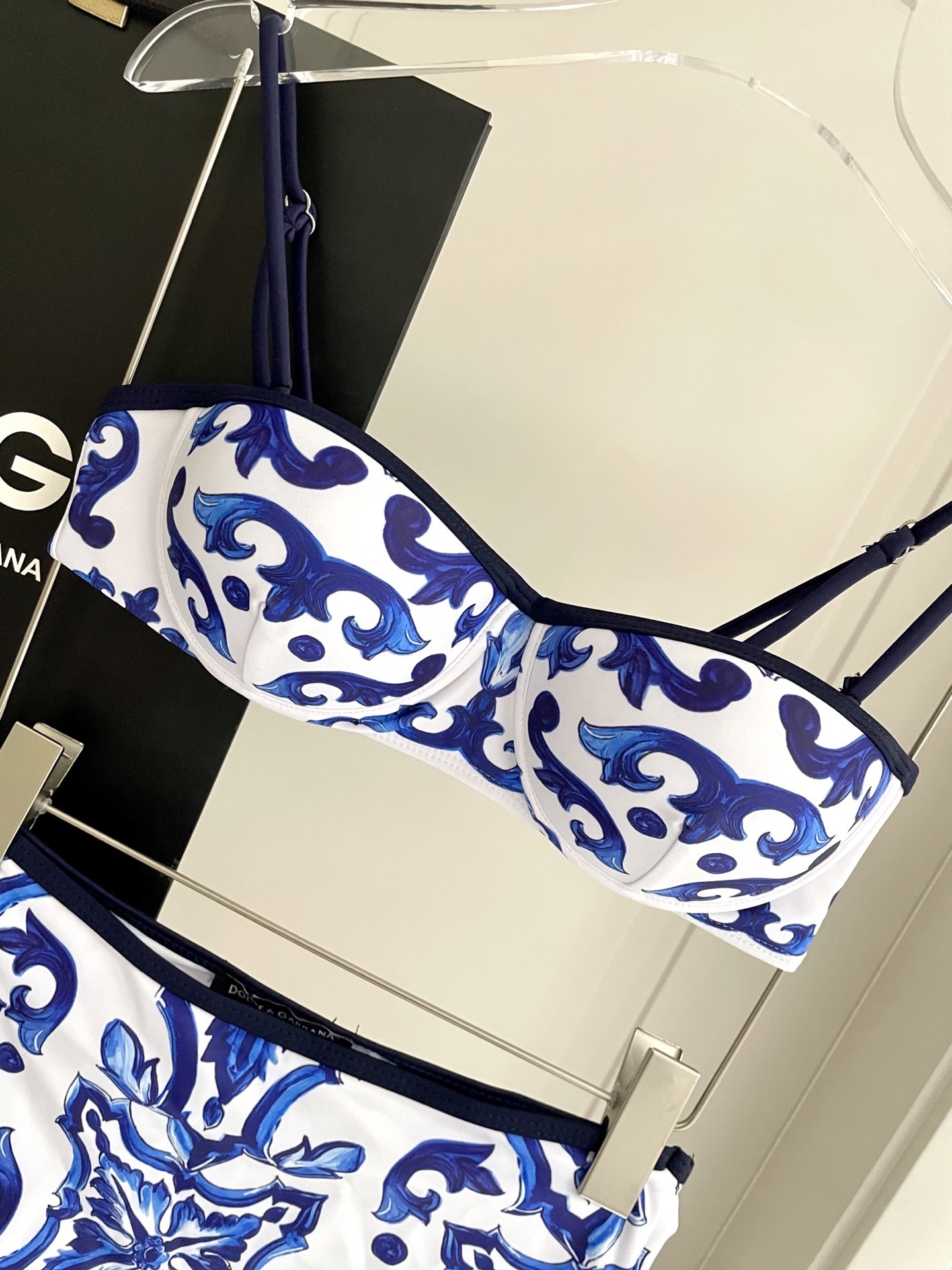 DG新款连体泳衣 字母印花 实物真的超级美😍😍适合多种场景的游泳衣🏊‍♀️海边 游泳池 温泉 水上乐园 