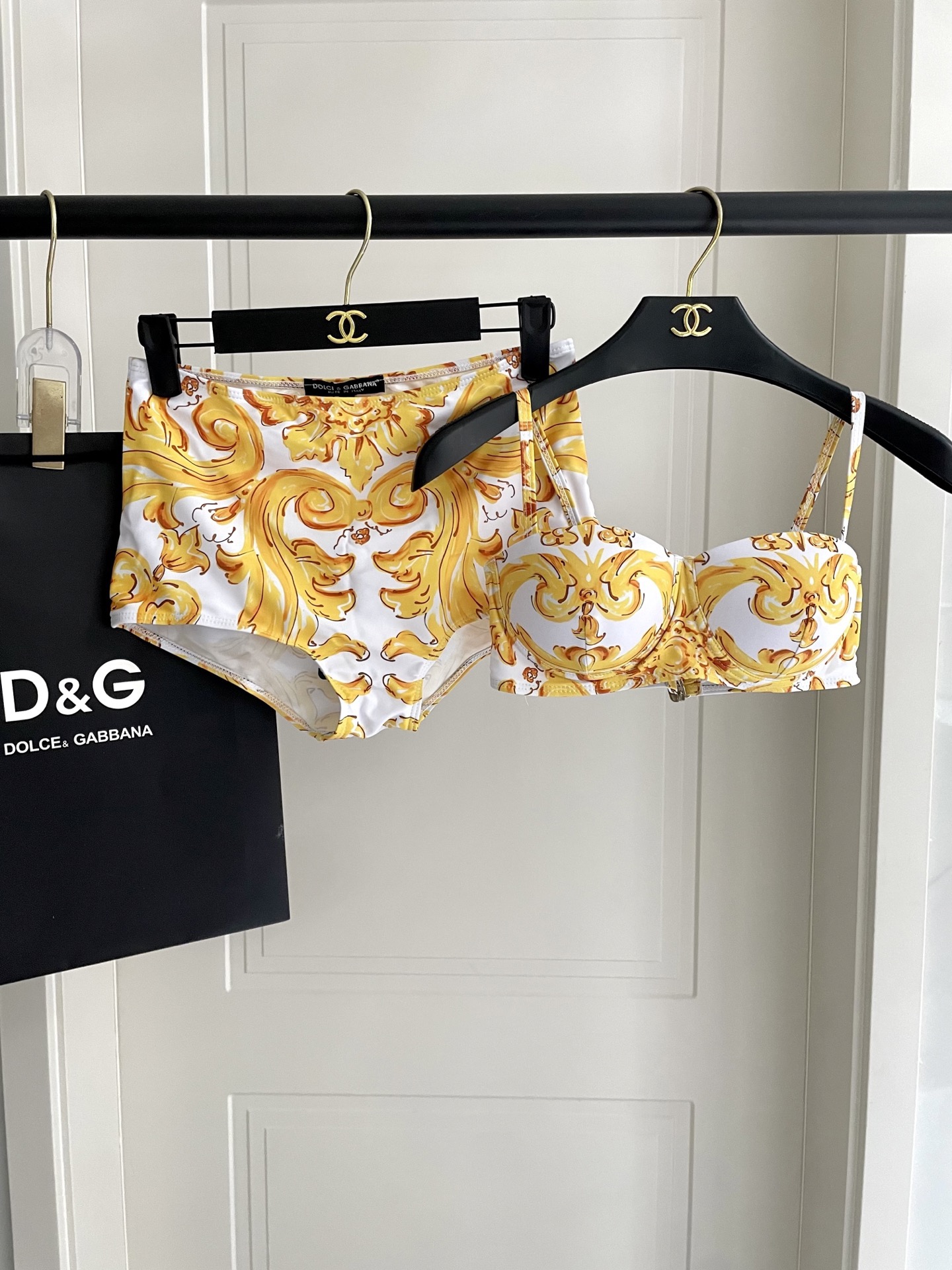 DG新款连体泳衣 字母印花 实物真的超级美😍😍适合多种场景的游泳衣🏊‍♀️海边 游泳池 温泉 水上乐园 