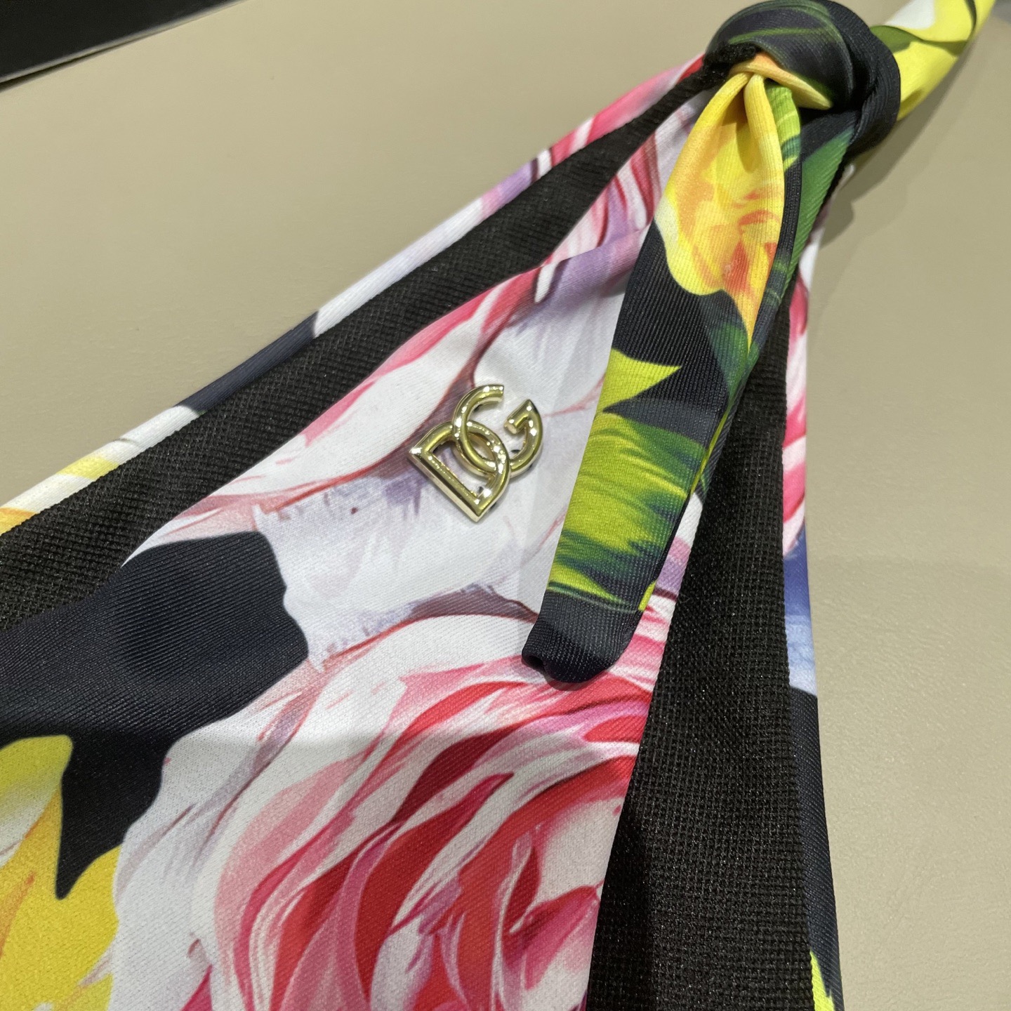 DG新款比基尼泳衣 字母印花 实物真的超级美😍😍适合多种场景的游泳衣🏊‍♀️海边 游泳池 温泉 水上乐园