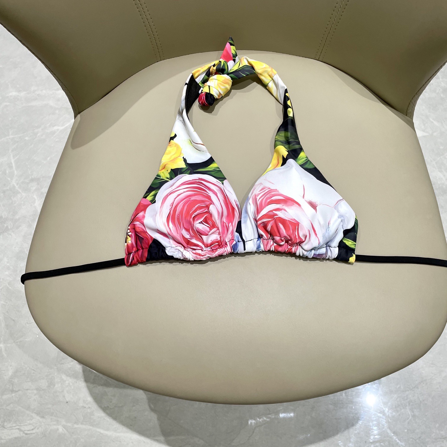 DG新款比基尼泳衣 字母印花 实物真的超级美😍😍适合多种场景的游泳衣🏊‍♀️海边 游泳池 温泉 水上乐园