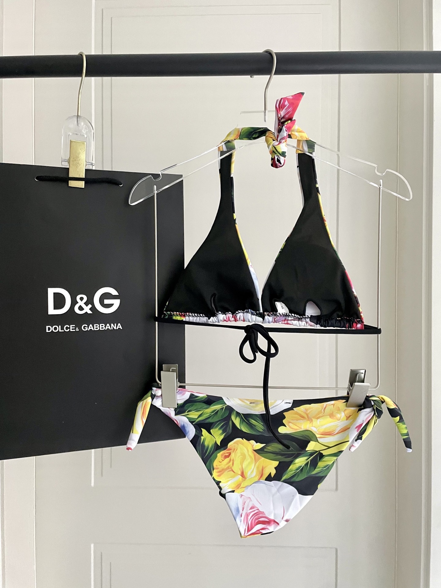 DG新款比基尼泳衣 字母印花 实物真的超级美😍😍适合多种场景的游泳衣🏊‍♀️海边 游泳池 温泉 水上乐园