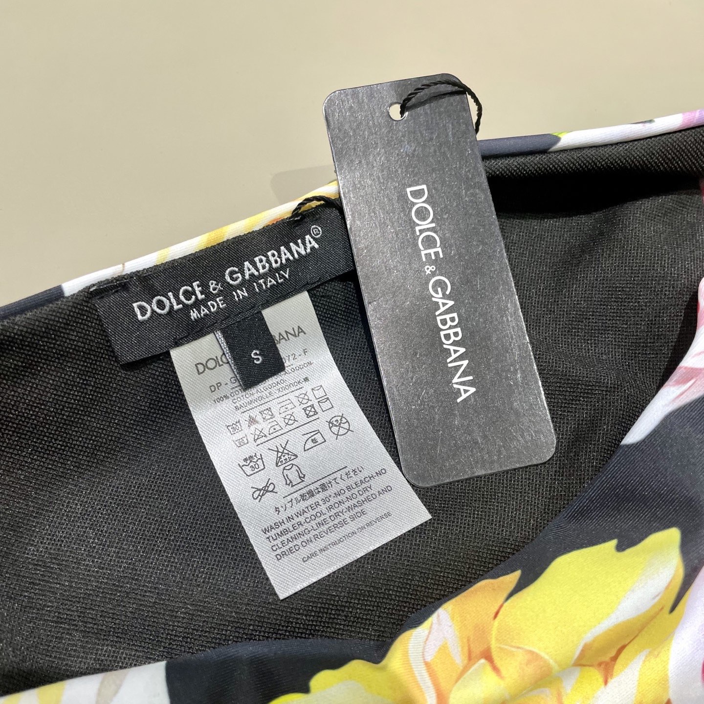 DG新款比基尼泳衣 字母印花 实物真的超级美😍😍适合多种场景的游泳衣🏊‍♀️海边 游泳池 温泉 水上乐园