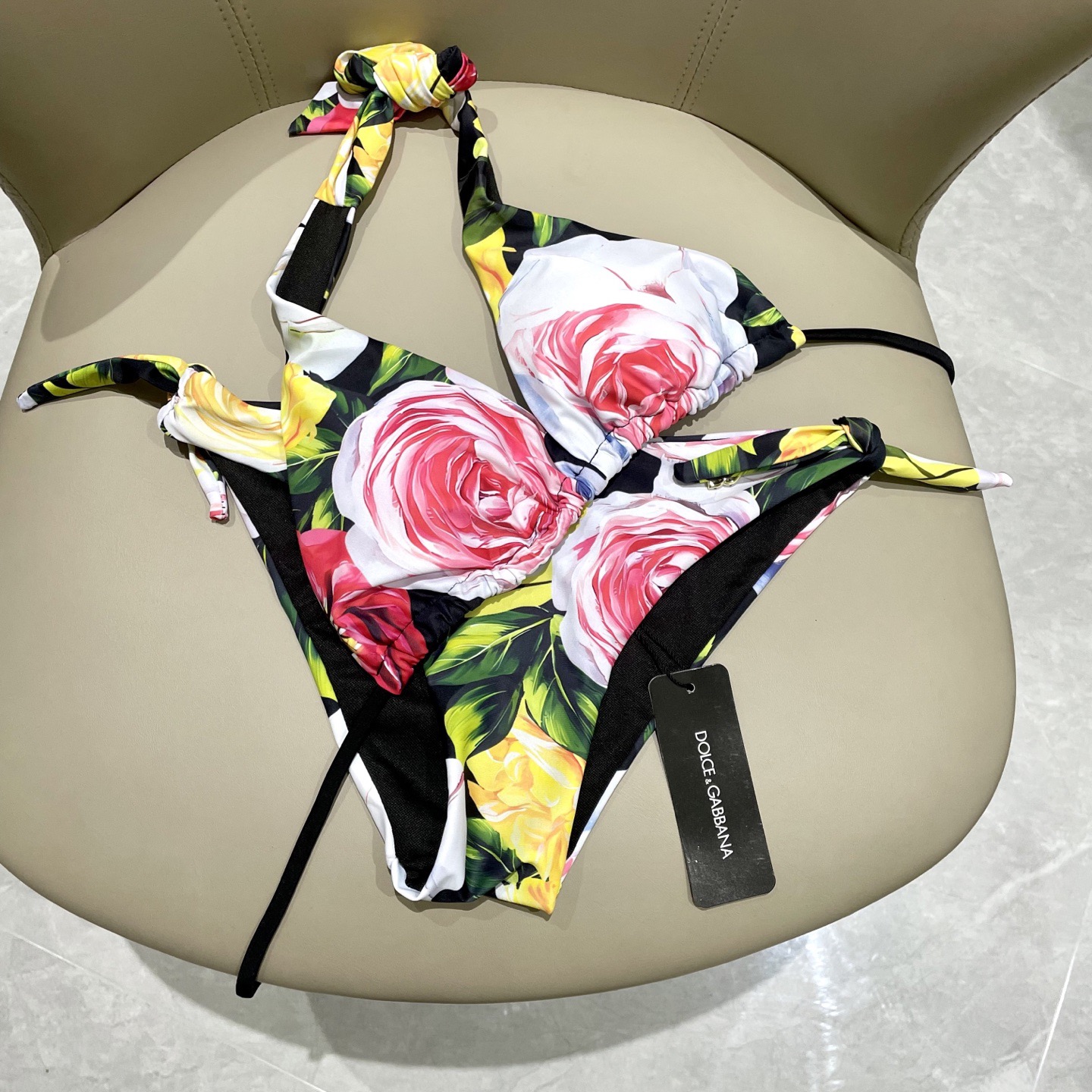 DG新款比基尼泳衣 字母印花 实物真的超级美😍😍适合多种场景的游泳衣🏊‍♀️海边 游泳池 温泉 水上乐园