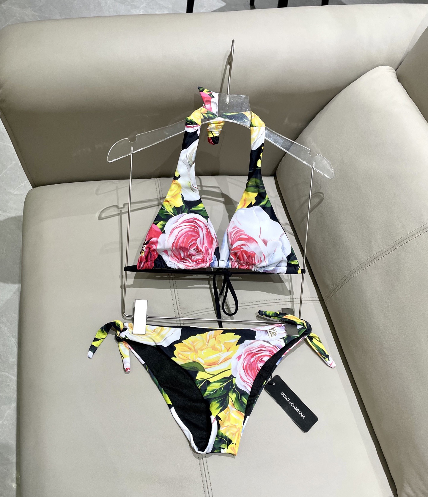 DG新款比基尼泳衣 字母印花 实物真的超级美😍😍适合多种场景的游泳衣🏊‍♀️海边 游泳池 温泉 水上乐园