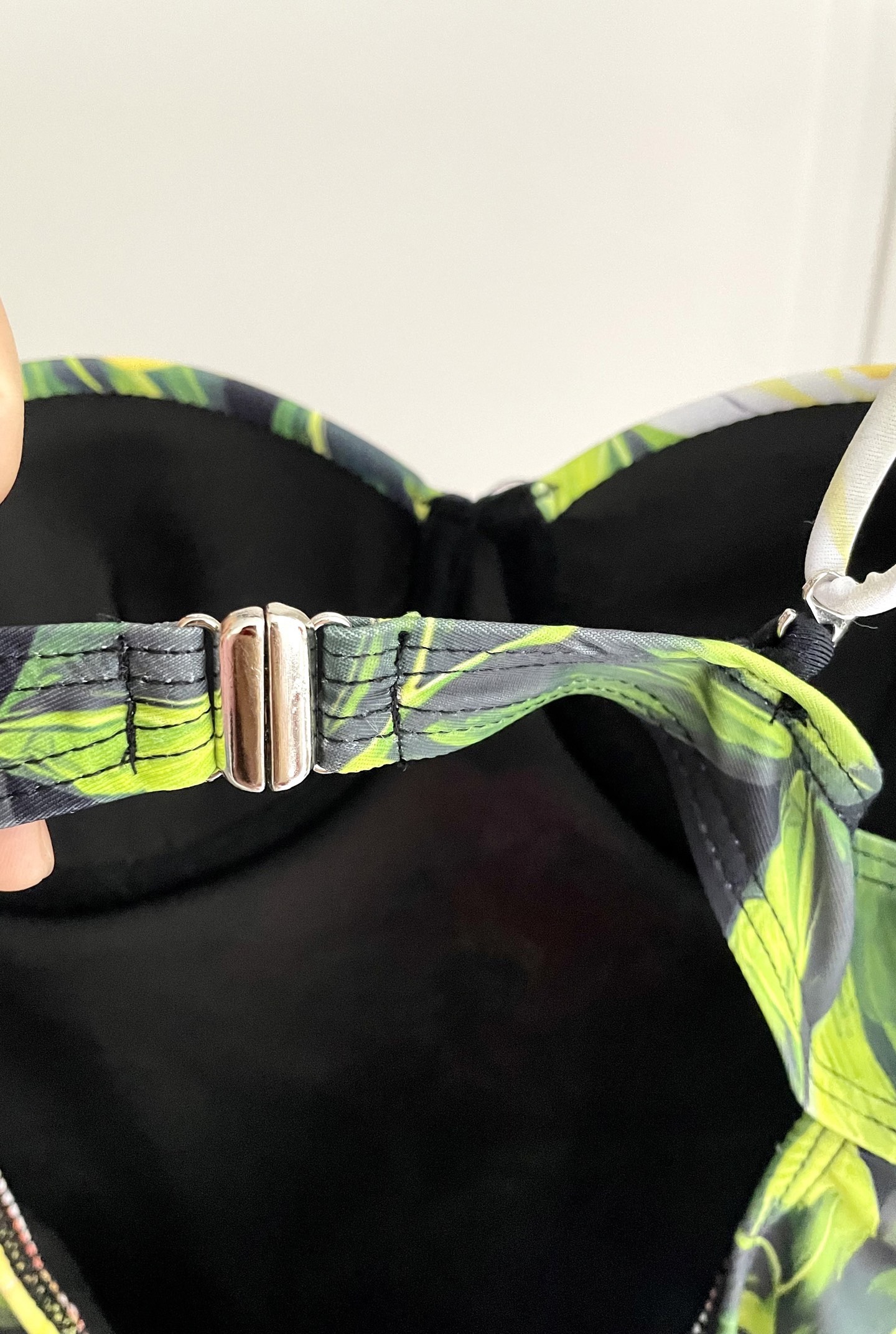 DG新款连体泳衣 字母印花 实物真的超级美😍😍适合多种场景的游泳衣🏊‍♀️海边 游泳池 温泉 水上乐园 