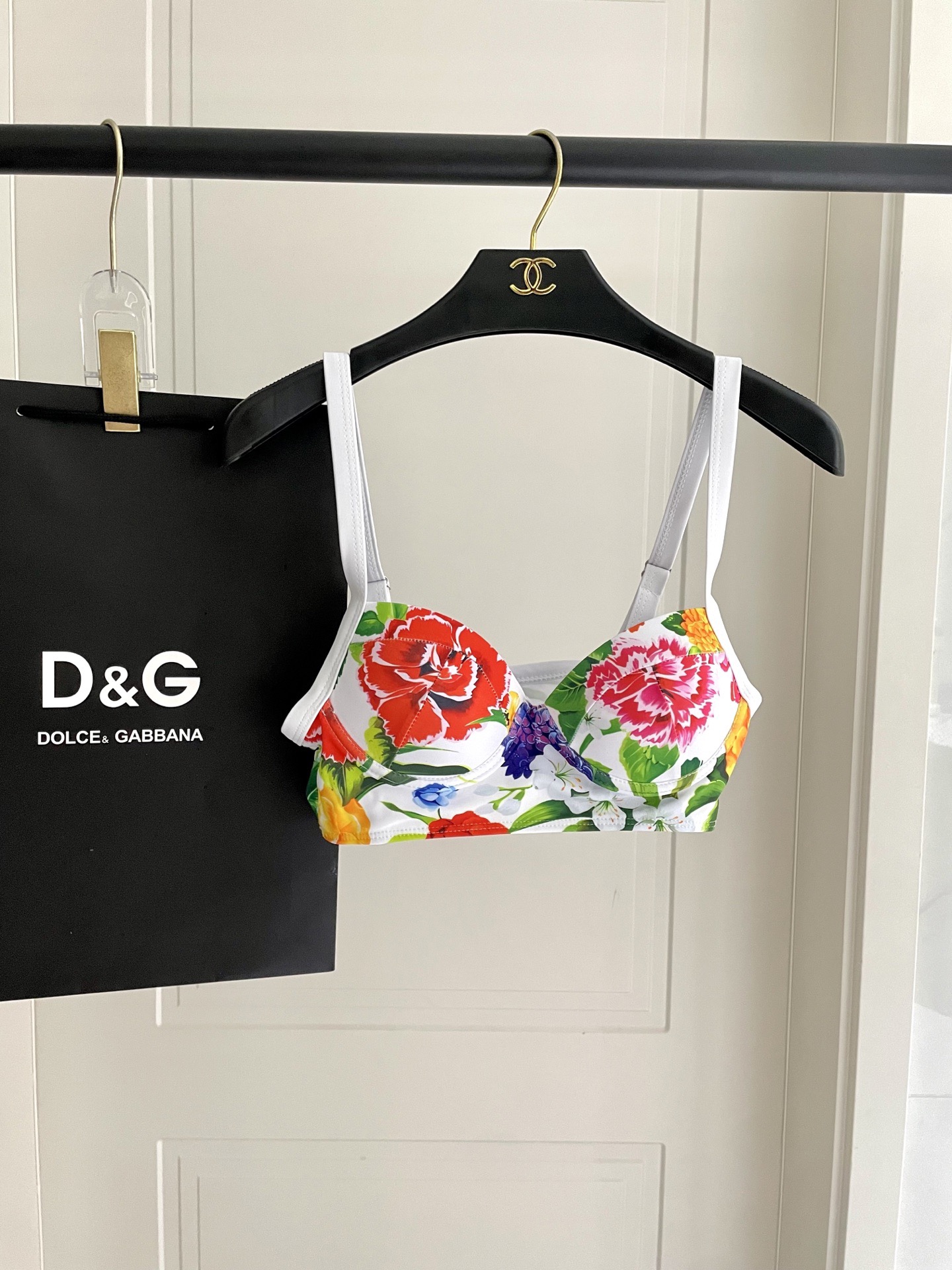 DG新款连体泳衣 字母印花 实物真的超级美😍😍适合多种场景的游泳衣🏊‍♀️海边 游泳池 温泉 水上乐园 