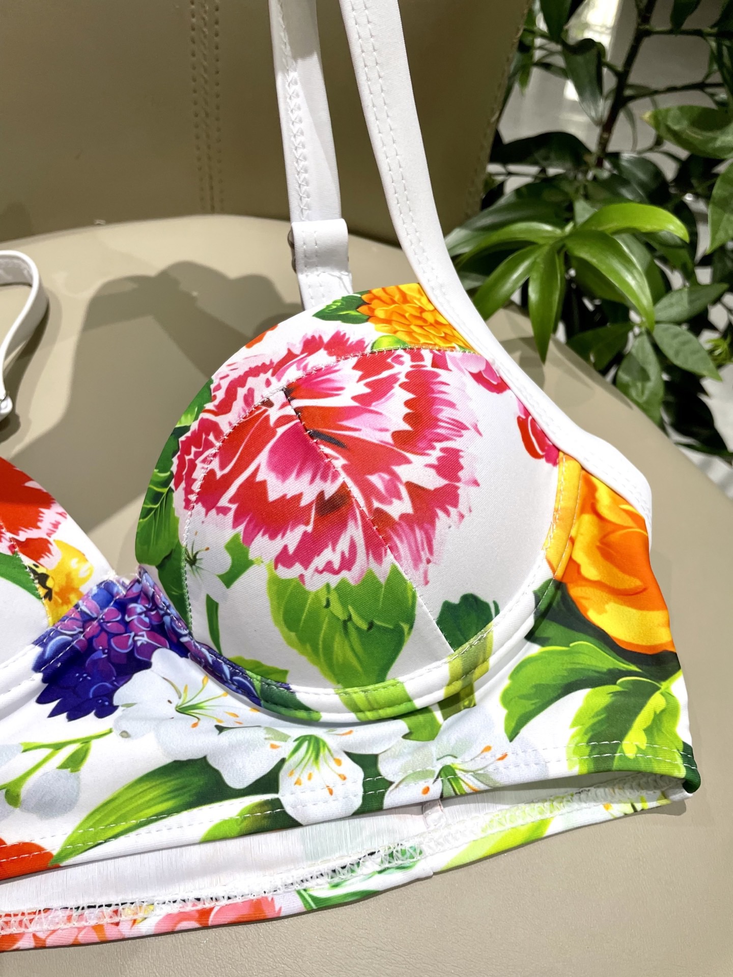 DG新款连体泳衣 字母印花 实物真的超级美😍😍适合多种场景的游泳衣🏊‍♀️海边 游泳池 温泉 水上乐园 